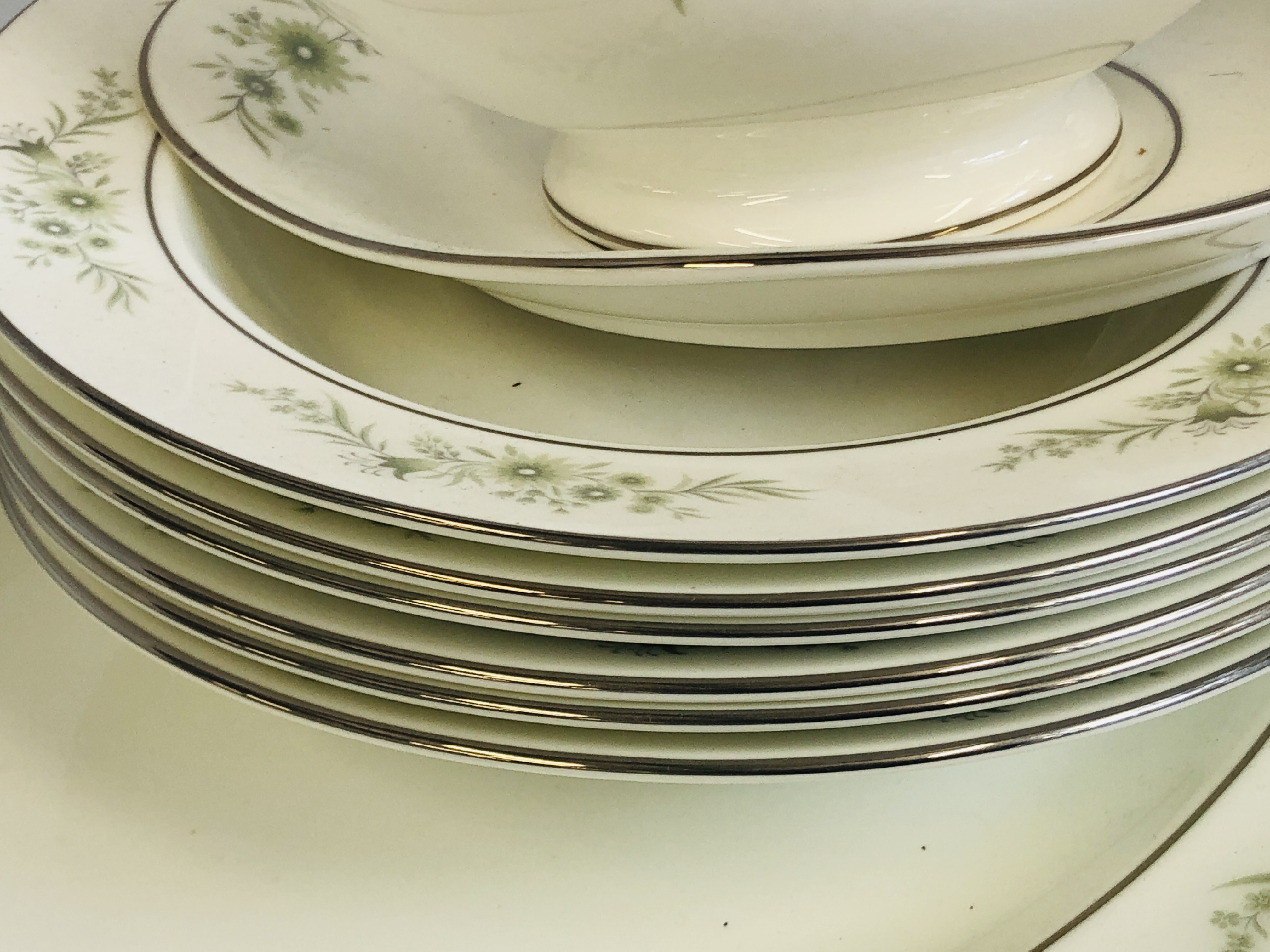 A 35 PIECE SIX PLACE SETTING OF WEDGWOOD WESTBURY BONE CHINA TABLE WARE PLUS A COLLECTION OF GOOD - Image 12 of 13