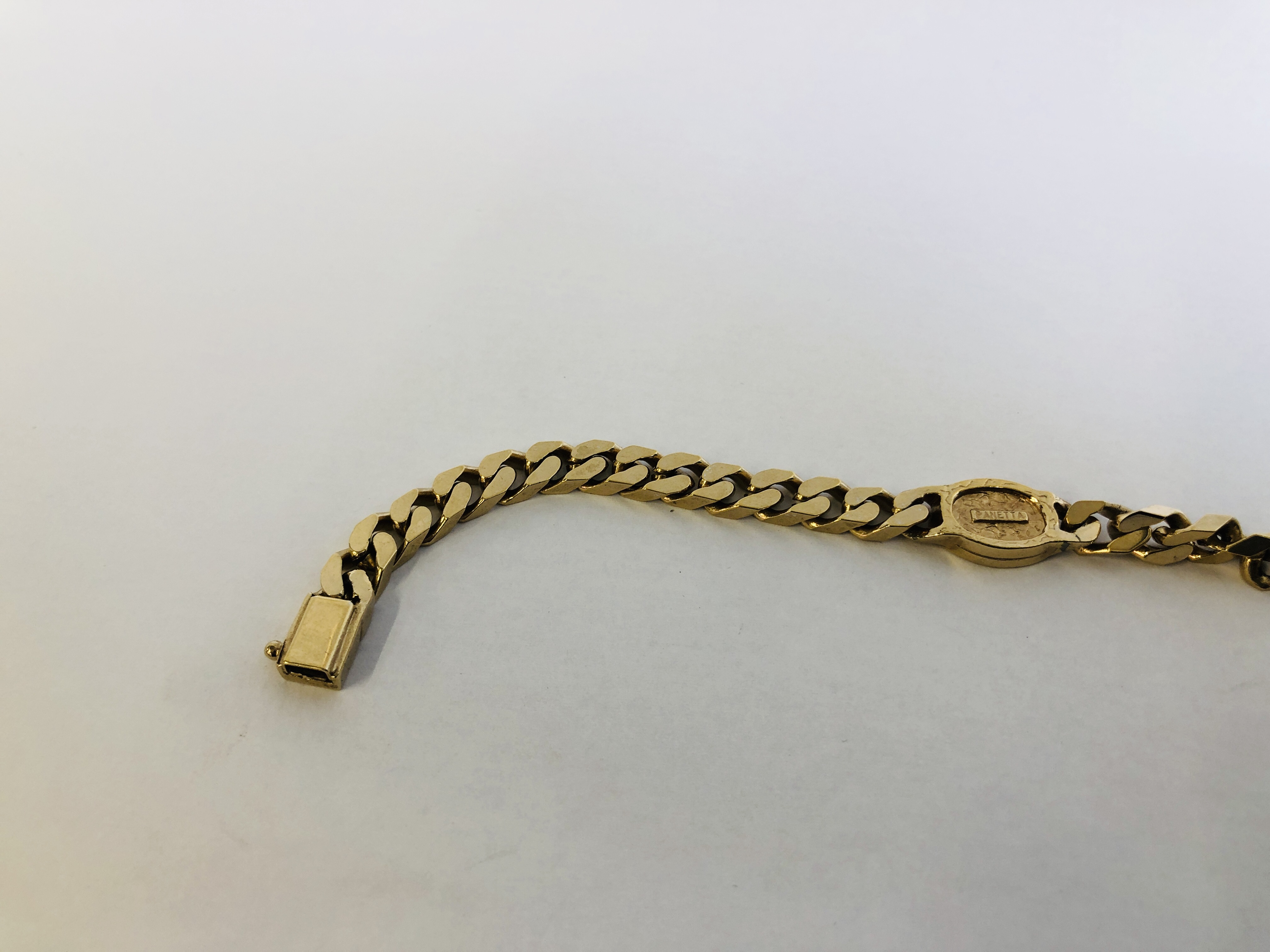 A GOLD TONE COSTUME BRACELET MARKED "PANETTA" ALONG WITH AN UNMARKED ROPE TWIST NECKLACE. - Image 10 of 13