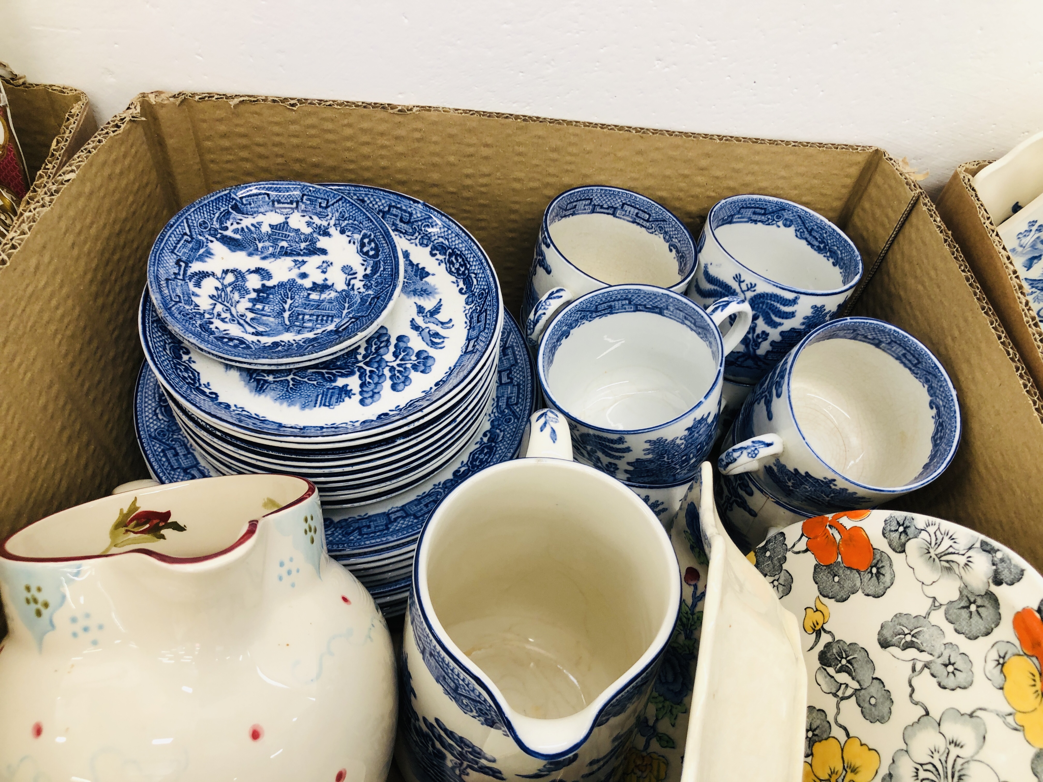 3 X BOXES OF ASSORTED VINTAGE CHINA TO INCLUDE BLUE AND WHITE WILLOW PATTERN, MASONS, - Image 12 of 16