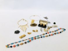 COLLECTION OF 1960'S RETRO JEWELLERY