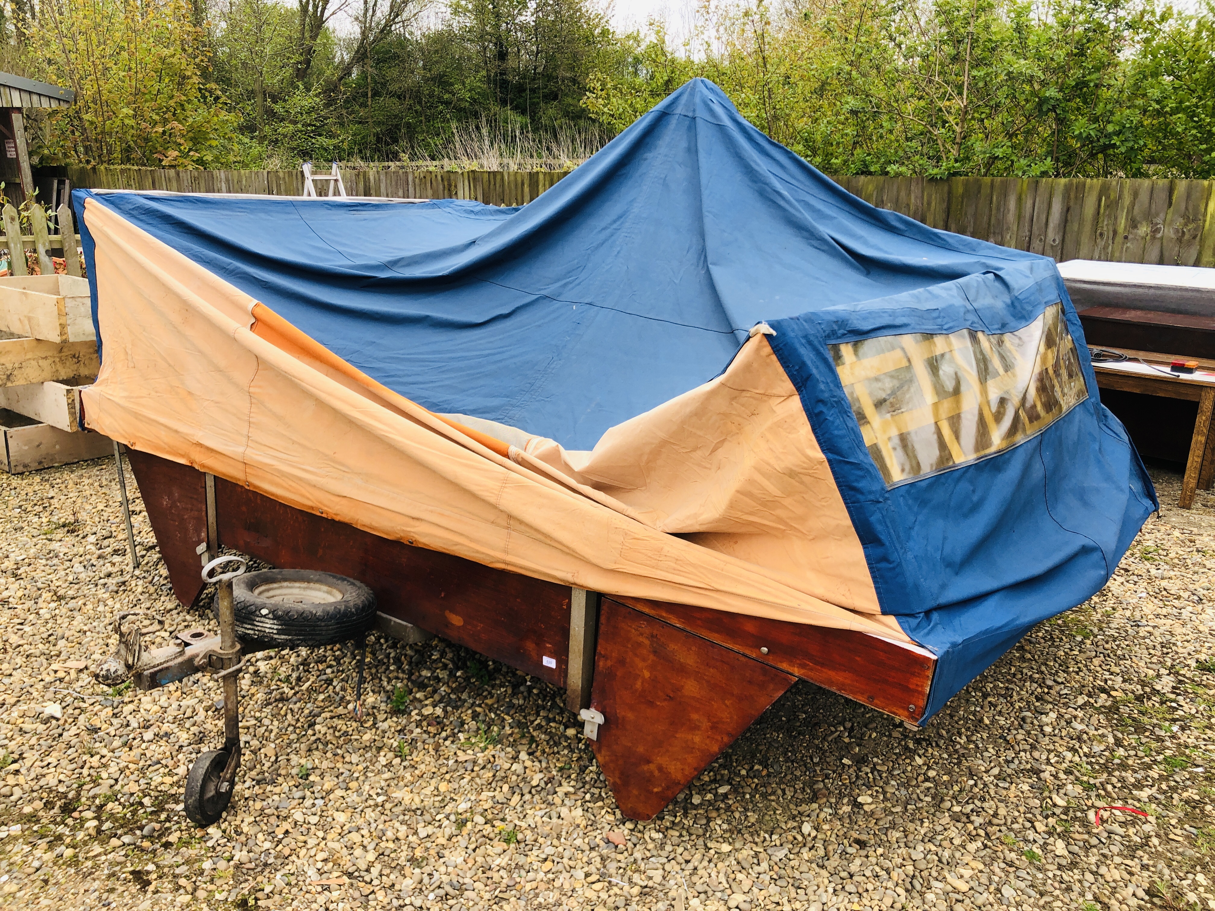 A SINGLE AXLE TRAILER TENT A/F - SOLD AS SEEN WITH LIGHT BOARD AND COVER. - Image 9 of 17