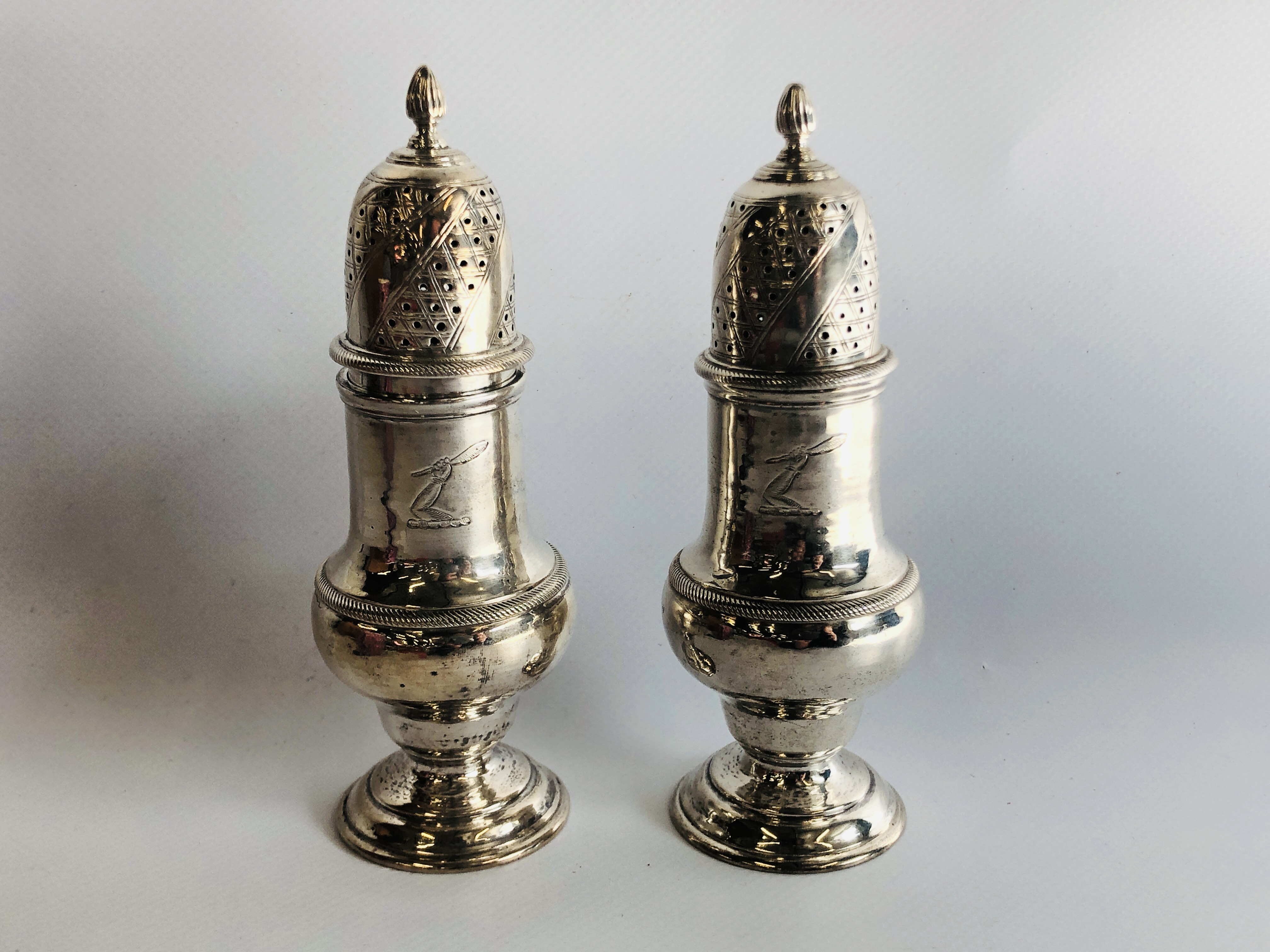 A PAIR OF GOOD QUALITY SILVER SIFTERS HEIGHT 13.5CM.