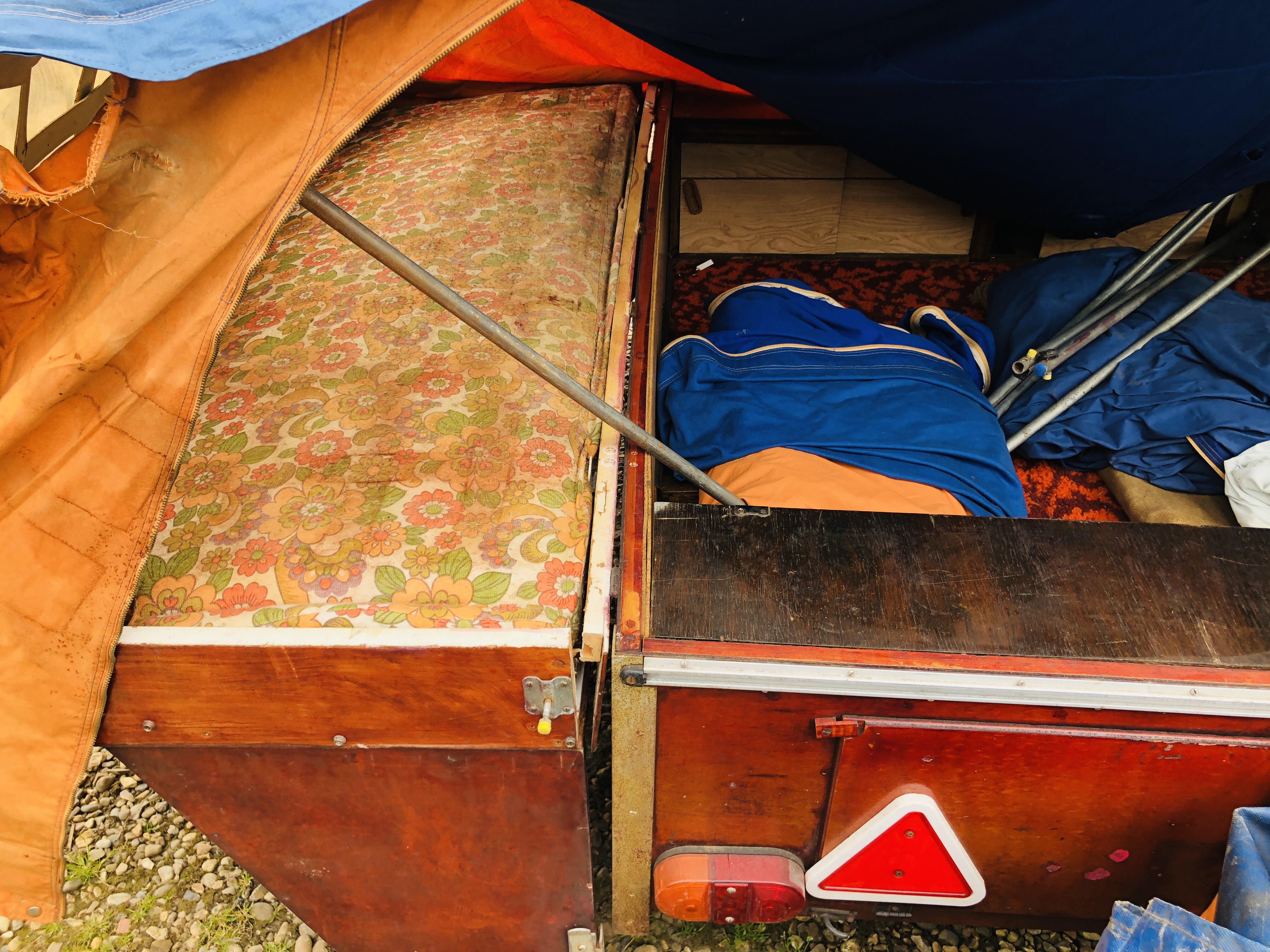 A SINGLE AXLE TRAILER TENT A/F - SOLD AS SEEN WITH LIGHT BOARD AND COVER. - Image 6 of 17