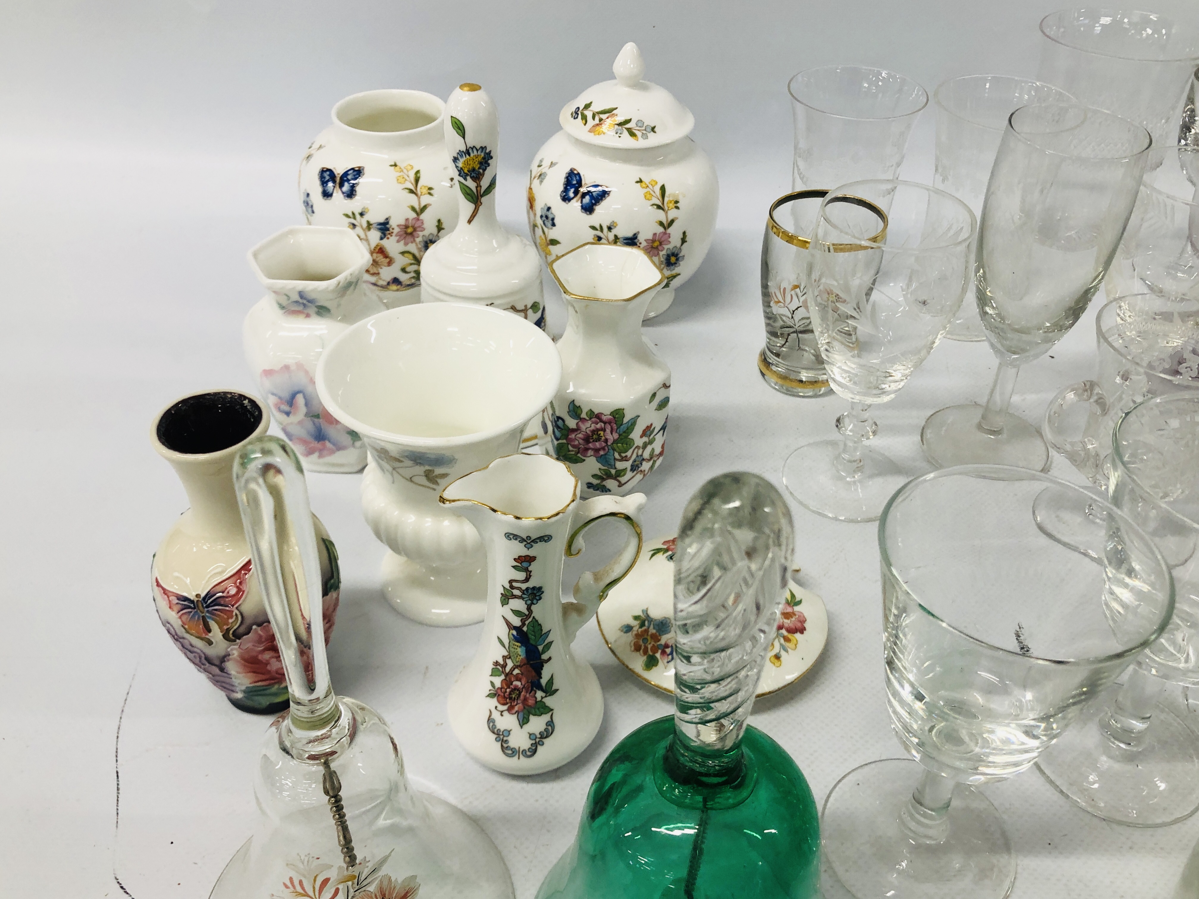 SELECTION OF GLASSWARE TO INCLUDE VINTAGE DRINKING GLASSES ETC ALONG WITH SELECTION OF AYNSLEY, - Image 13 of 32