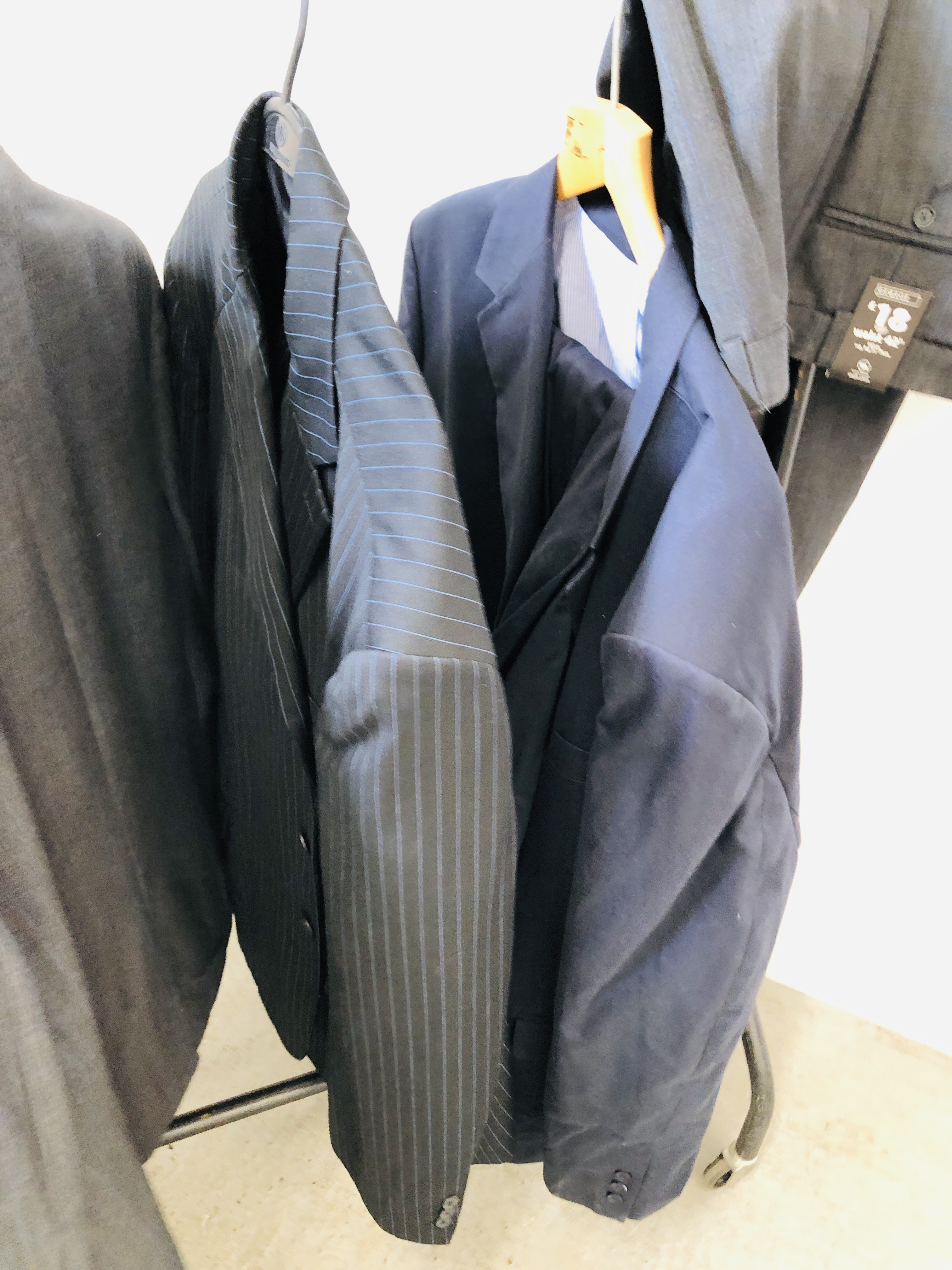10 X ASSORTED MENS SUITS TO INCLUDE "GEORGE" AND "HENLEY AND KNIGHT", ETC. - Image 8 of 11
