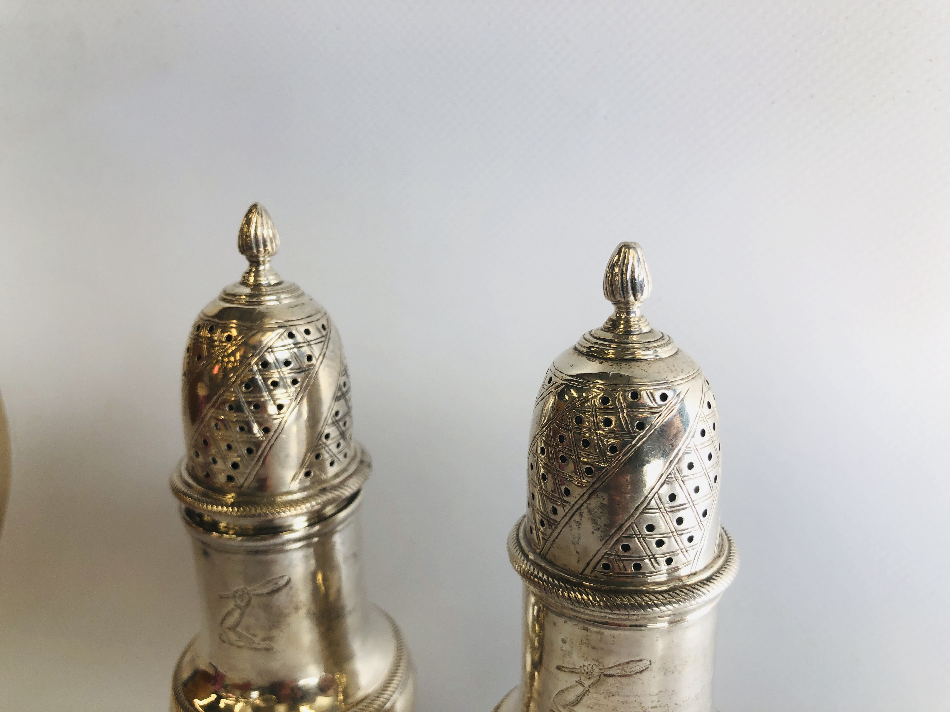 A PAIR OF GOOD QUALITY SILVER SIFTERS HEIGHT 13.5CM. - Image 2 of 11