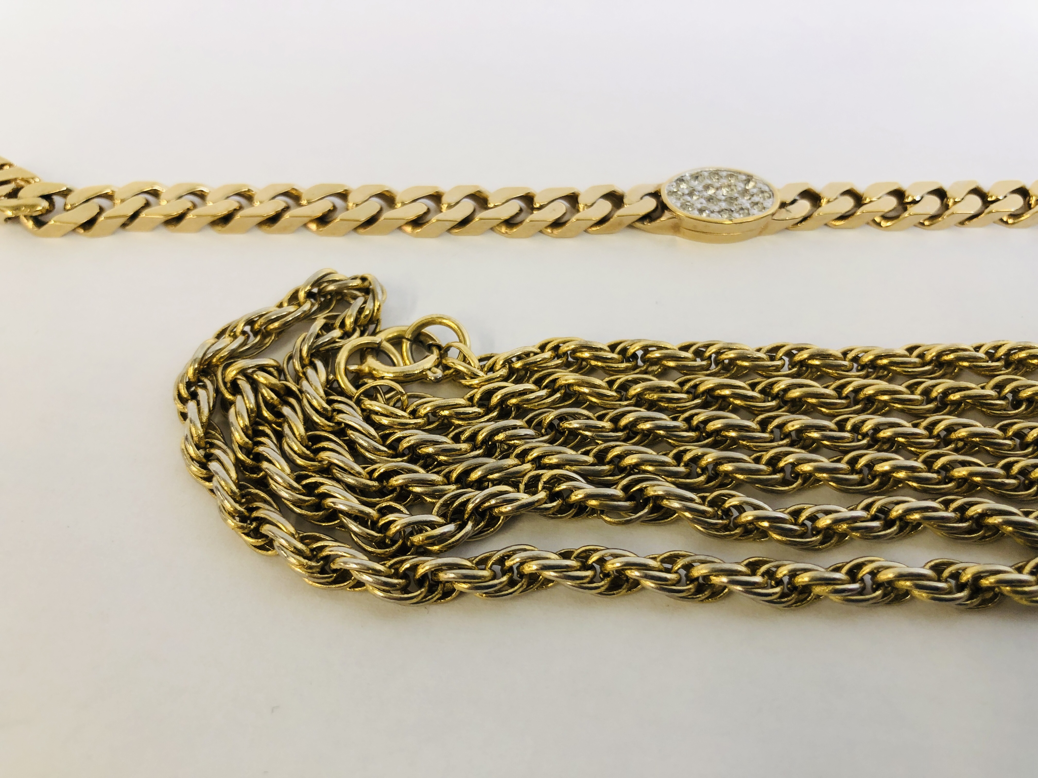 A GOLD TONE COSTUME BRACELET MARKED "PANETTA" ALONG WITH AN UNMARKED ROPE TWIST NECKLACE. - Image 2 of 13