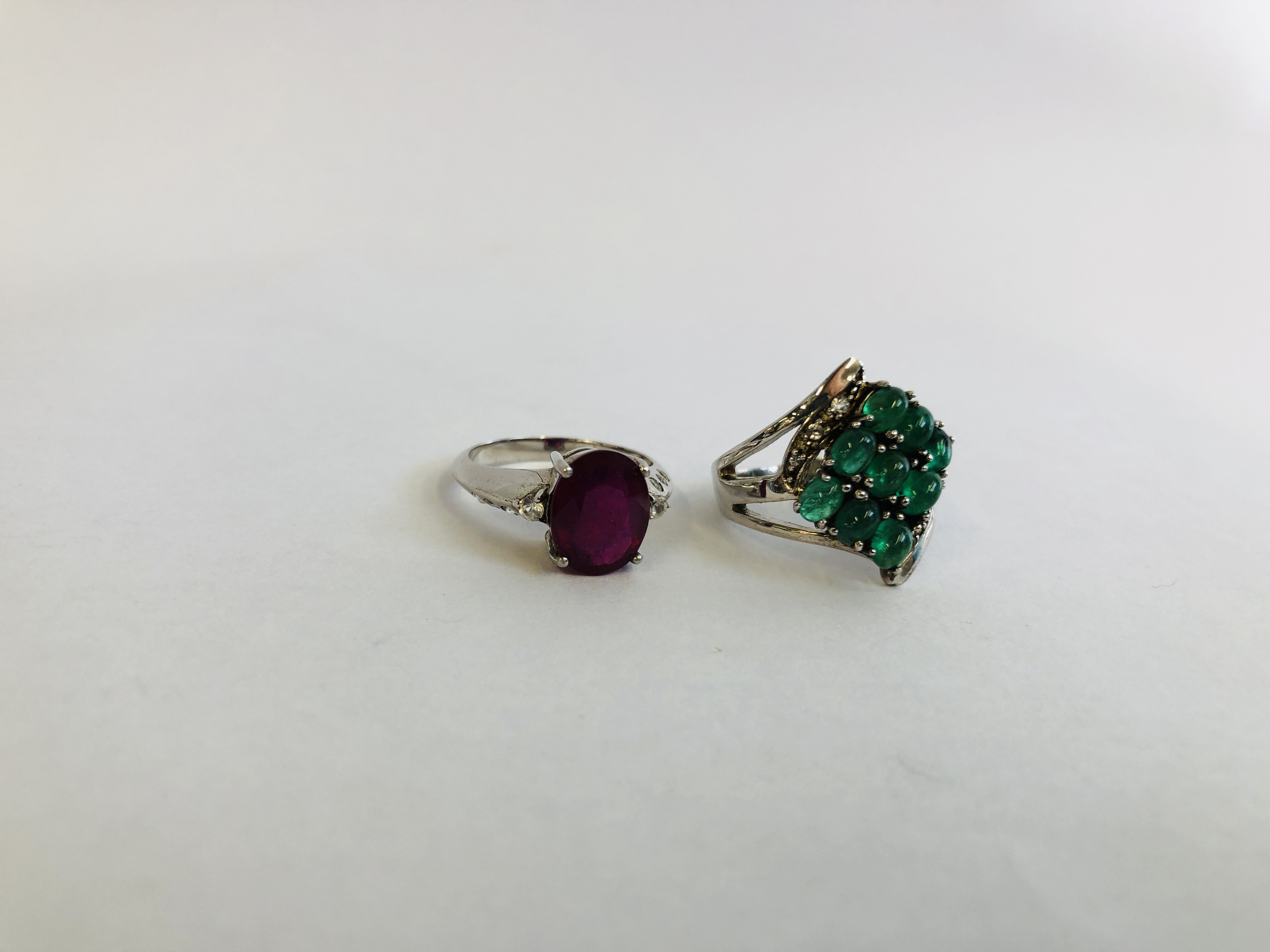 2 X DESIGNER SILVER RINGS, GREEN STONES IN A LOZENGE DESIGN AND CLAW SET DEEP PINK STONE.