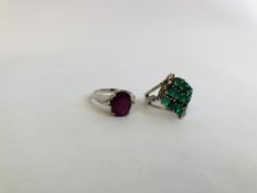 2 X DESIGNER SILVER RINGS, GREEN STONES IN A LOZENGE DESIGN AND CLAW SET DEEP PINK STONE.