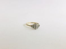 9CT GOLD LADIES RING SET WITH MULTIPLE CLEAR STONES.
