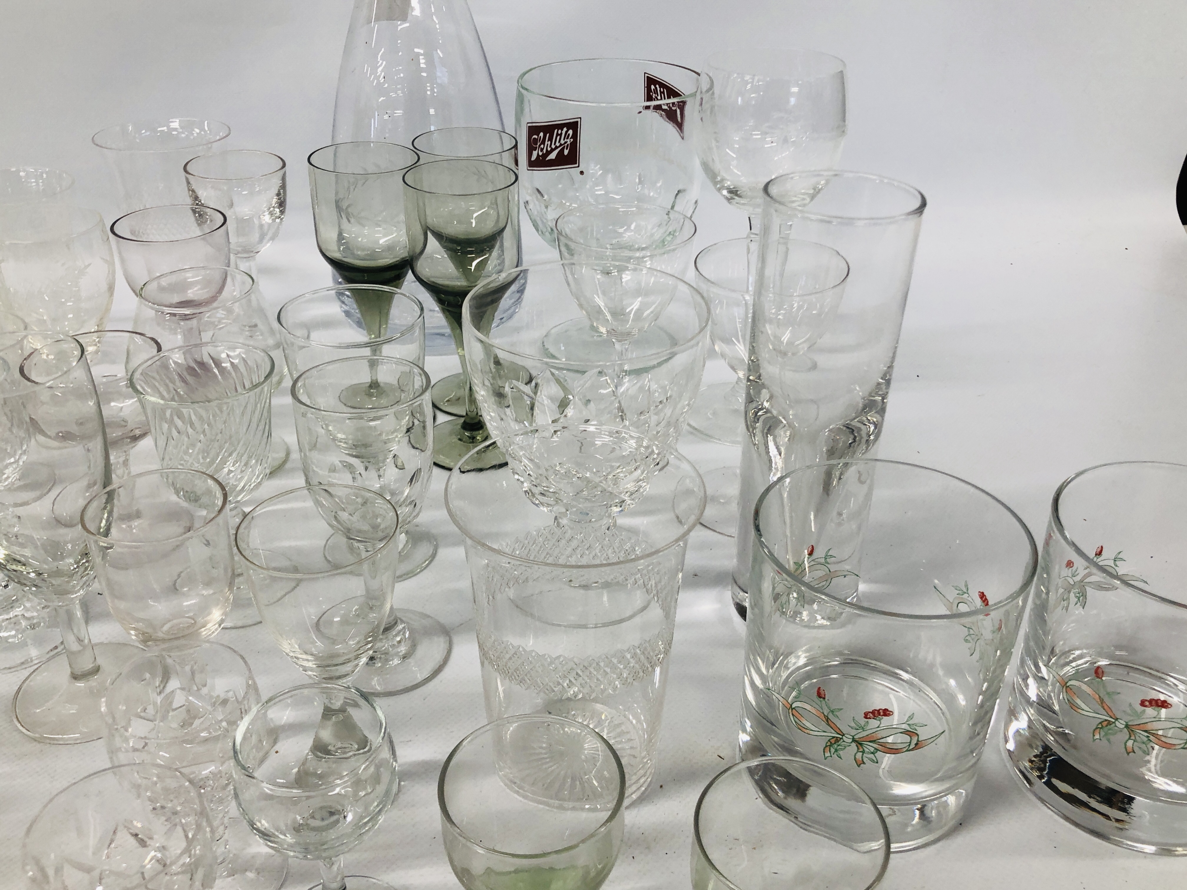 SELECTION OF GLASSWARE TO INCLUDE VINTAGE DRINKING GLASSES ETC ALONG WITH SELECTION OF AYNSLEY, - Image 17 of 32