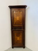 AN ANTIQUE FLOOR STANDING MAHOGANY INLAID CORNER CABINET WITH DRAWERS H 188CM.