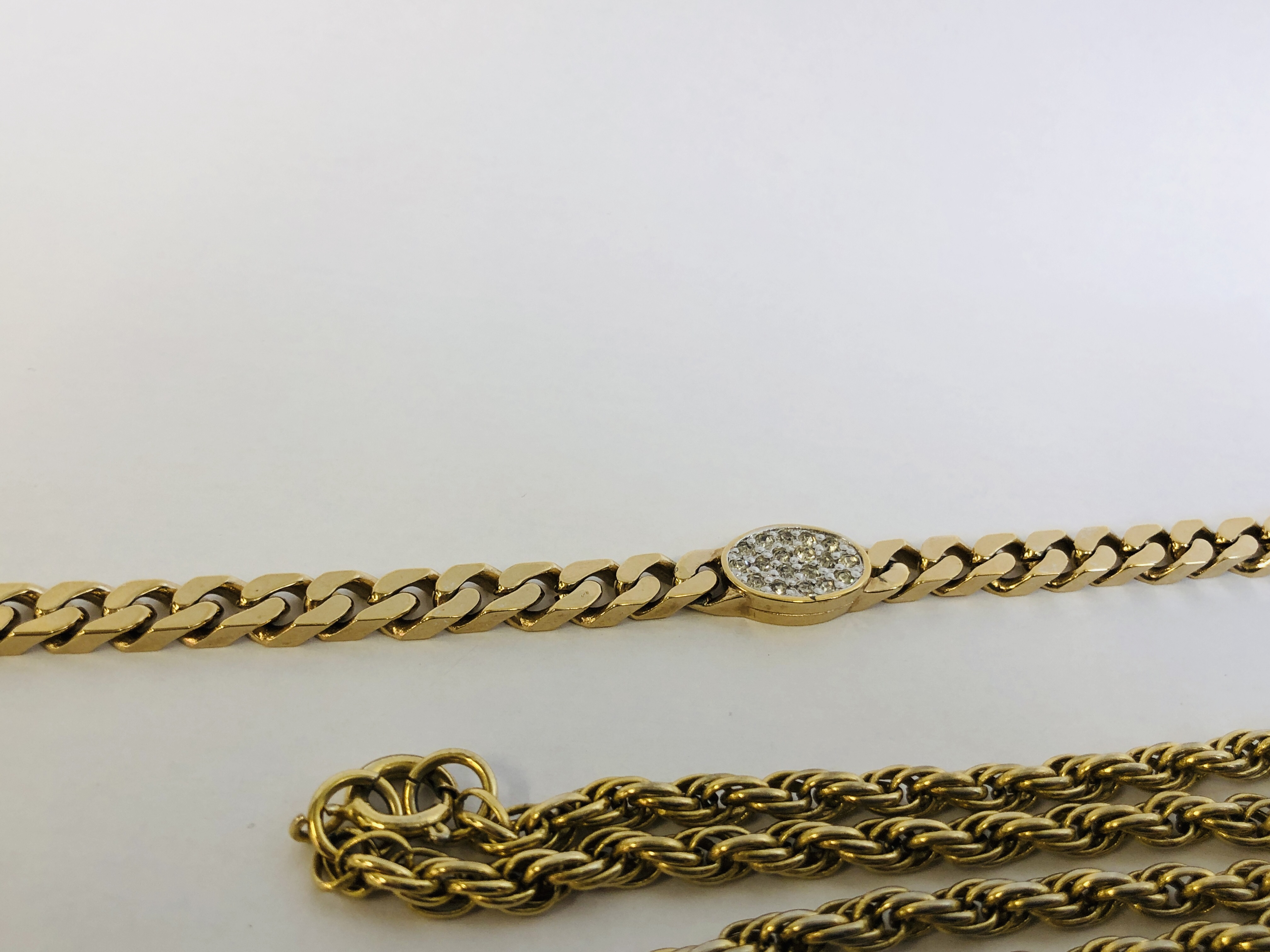A GOLD TONE COSTUME BRACELET MARKED "PANETTA" ALONG WITH AN UNMARKED ROPE TWIST NECKLACE. - Image 6 of 13