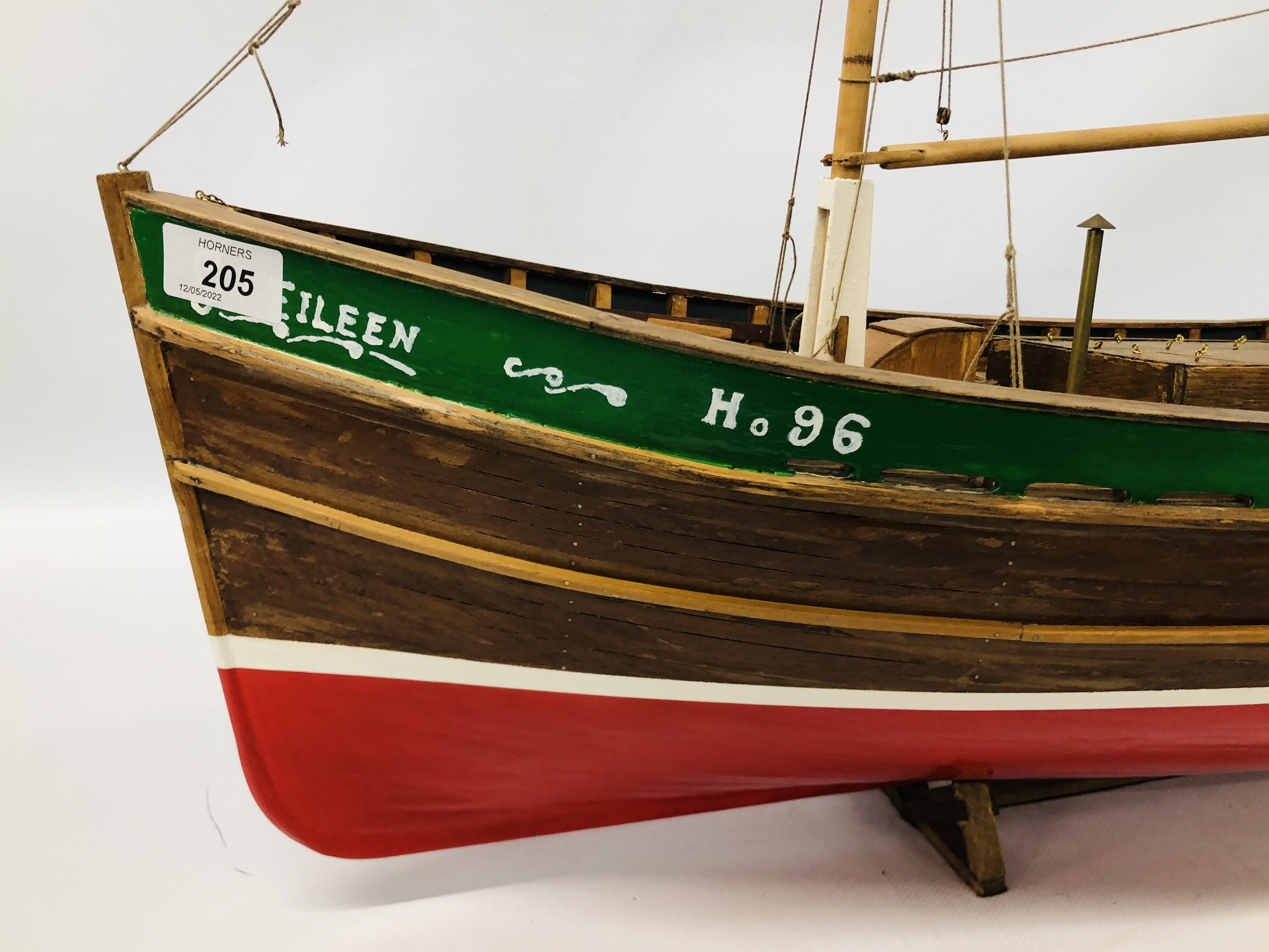 A VINTAGE HAND BUILT WOODEN MODEL OF A FISHING TRAWLER "EILEEN" NO. 96 LENGTH 85CM. HEIGHT 66CM. - Image 2 of 11