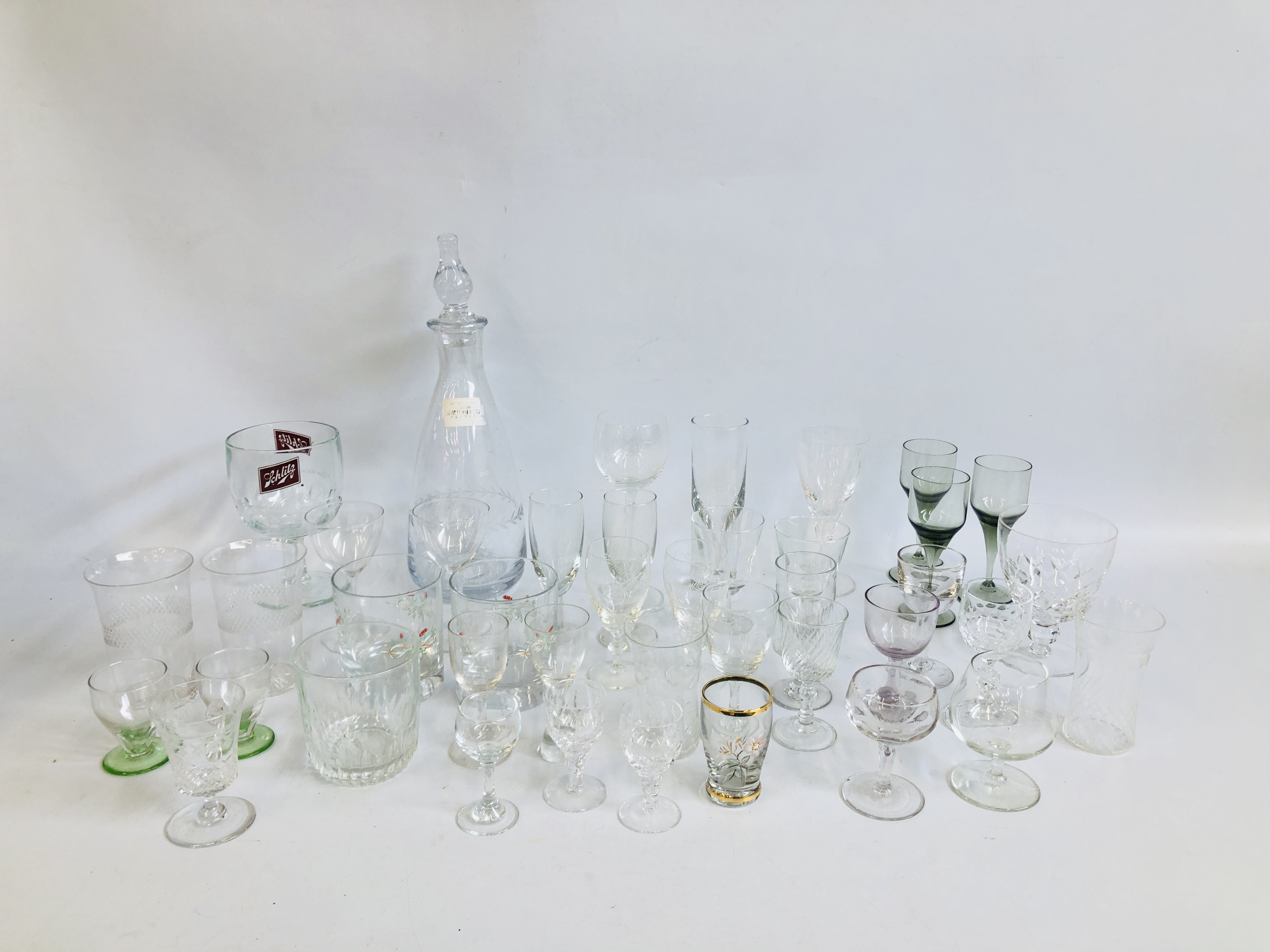 SELECTION OF GLASSWARE TO INCLUDE VINTAGE DRINKING GLASSES ETC ALONG WITH SELECTION OF AYNSLEY, - Image 2 of 32