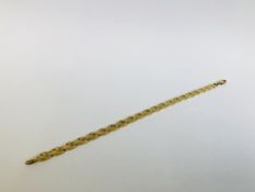 A 9CT GOLD BRACELET THE FLAT LINKS OF HEART SHAPE.