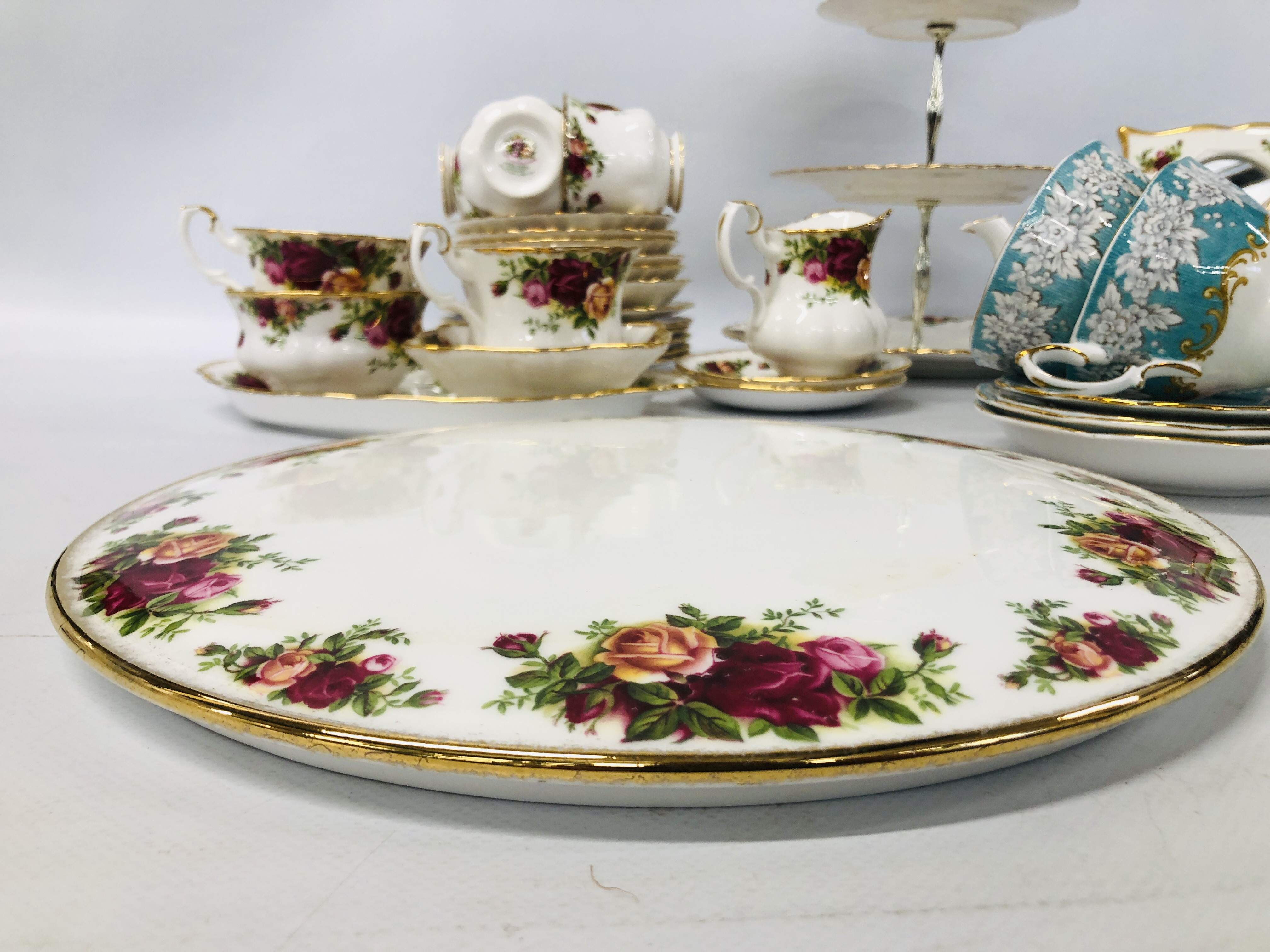 COLLECTION OF ROYAL ALBERT OLD COUNTRY ROSES 27 PIECES TO INCLUDE THREE TIER CAKE STAND, - Image 2 of 10