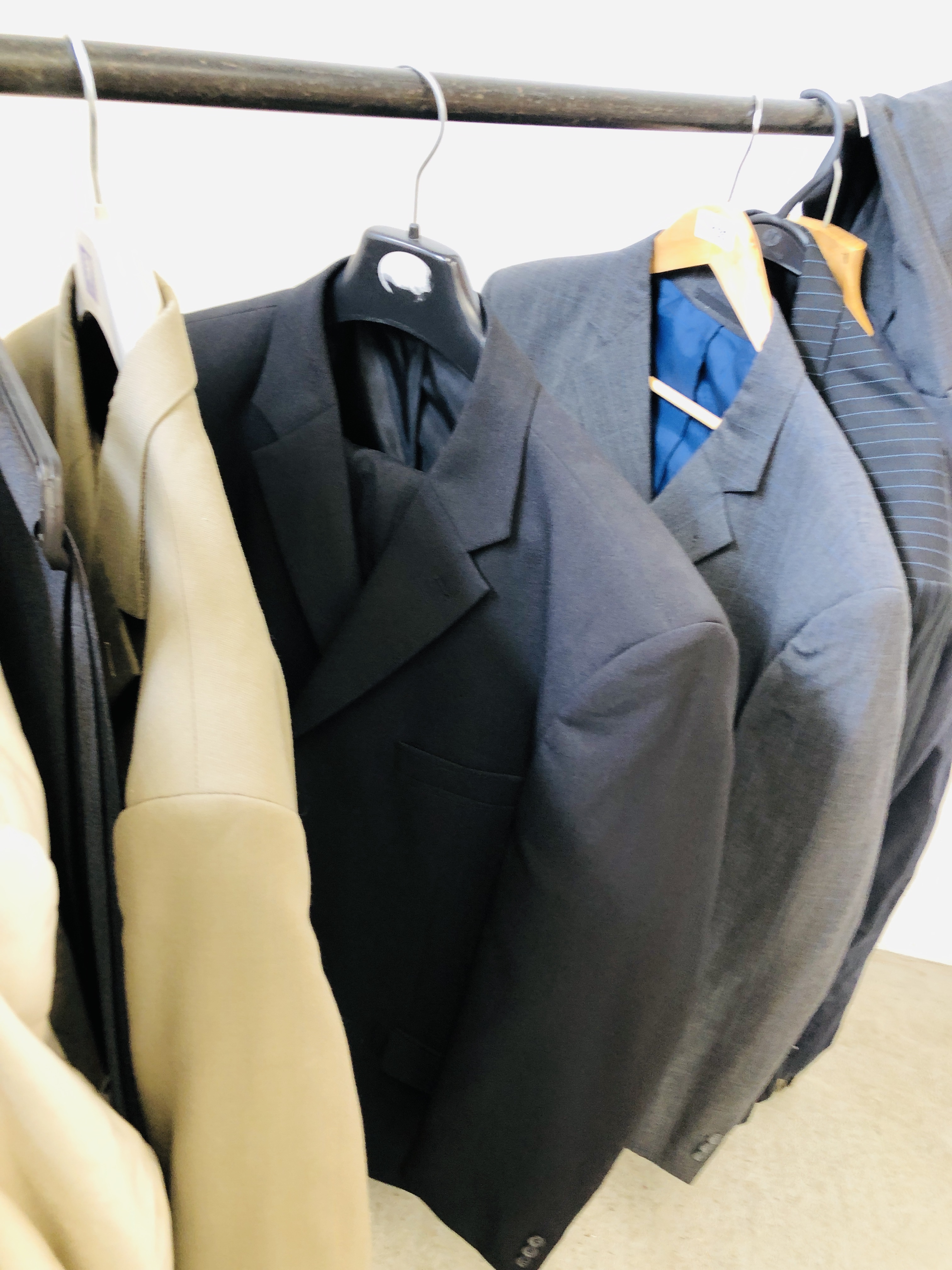 10 X ASSORTED MENS SUITS TO INCLUDE "GEORGE" AND "HENLEY AND KNIGHT", ETC. - Image 7 of 11