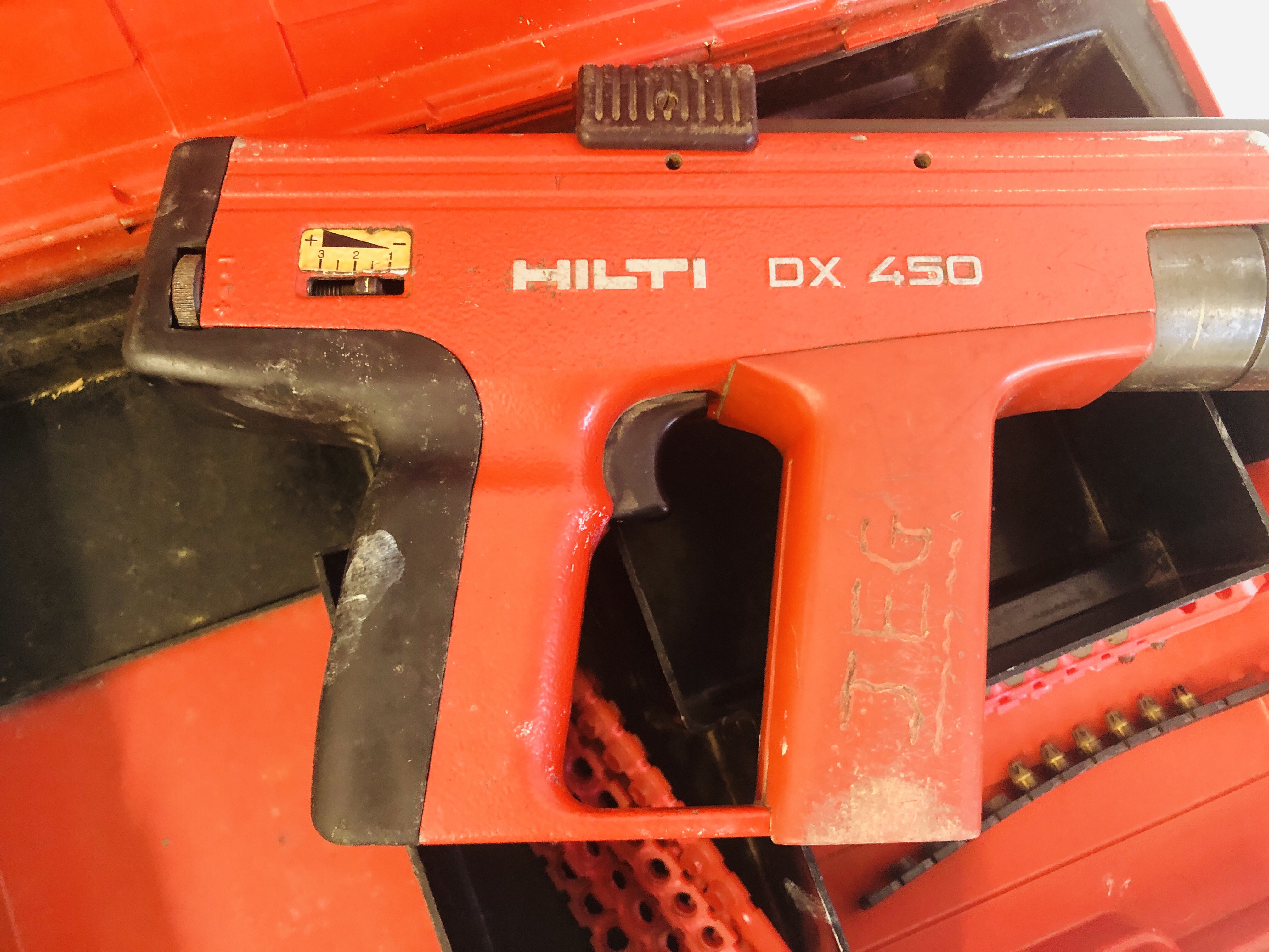 HILTI DX 450 NAIL GUN (BOXED) - SOLD AS SEEN - Image 3 of 4
