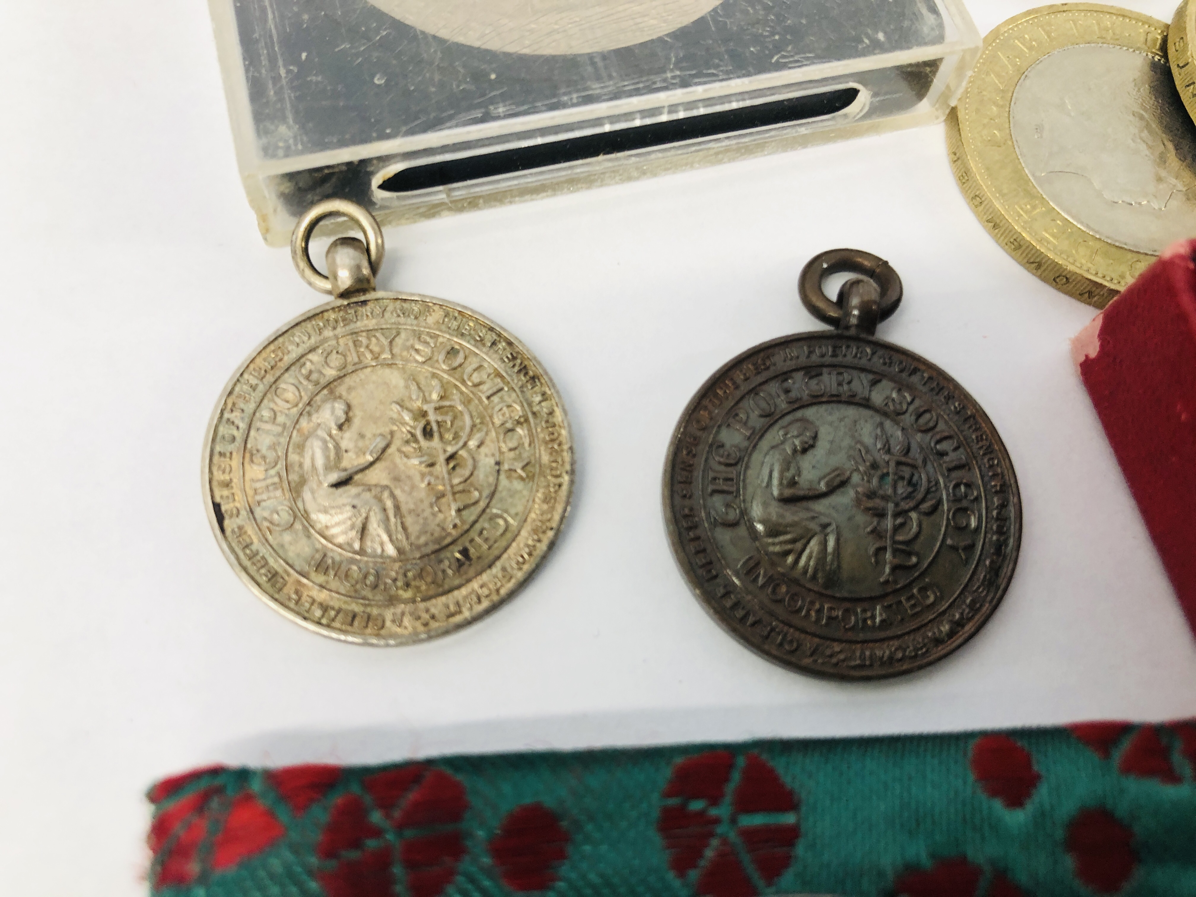 COLLECTION OF COINS AND MEDALS TO INCLUDE A SILVER 1887 DOUBLE FLORIN ETC. - Image 7 of 12