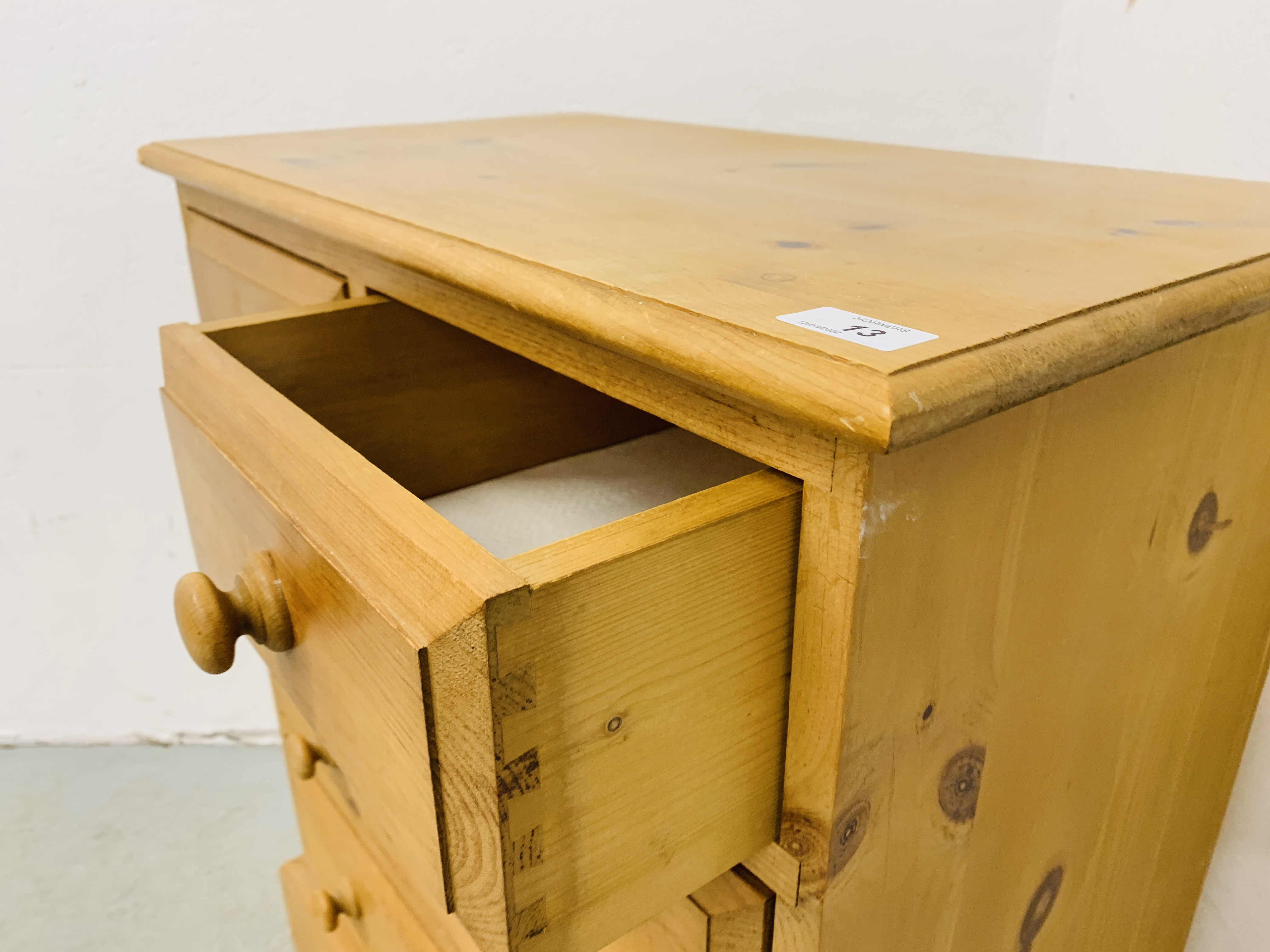 A SMALL SOLID PINE TWO OVER THREE DRAWER CHEST W 67CM, D 38CM, H 79CM. - Image 6 of 7