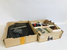 COLLECTION OF 00 GAUGE TRACK AND ACCESSORIES INCLUDING CONTROLS, PAMPHLETS, ETC.