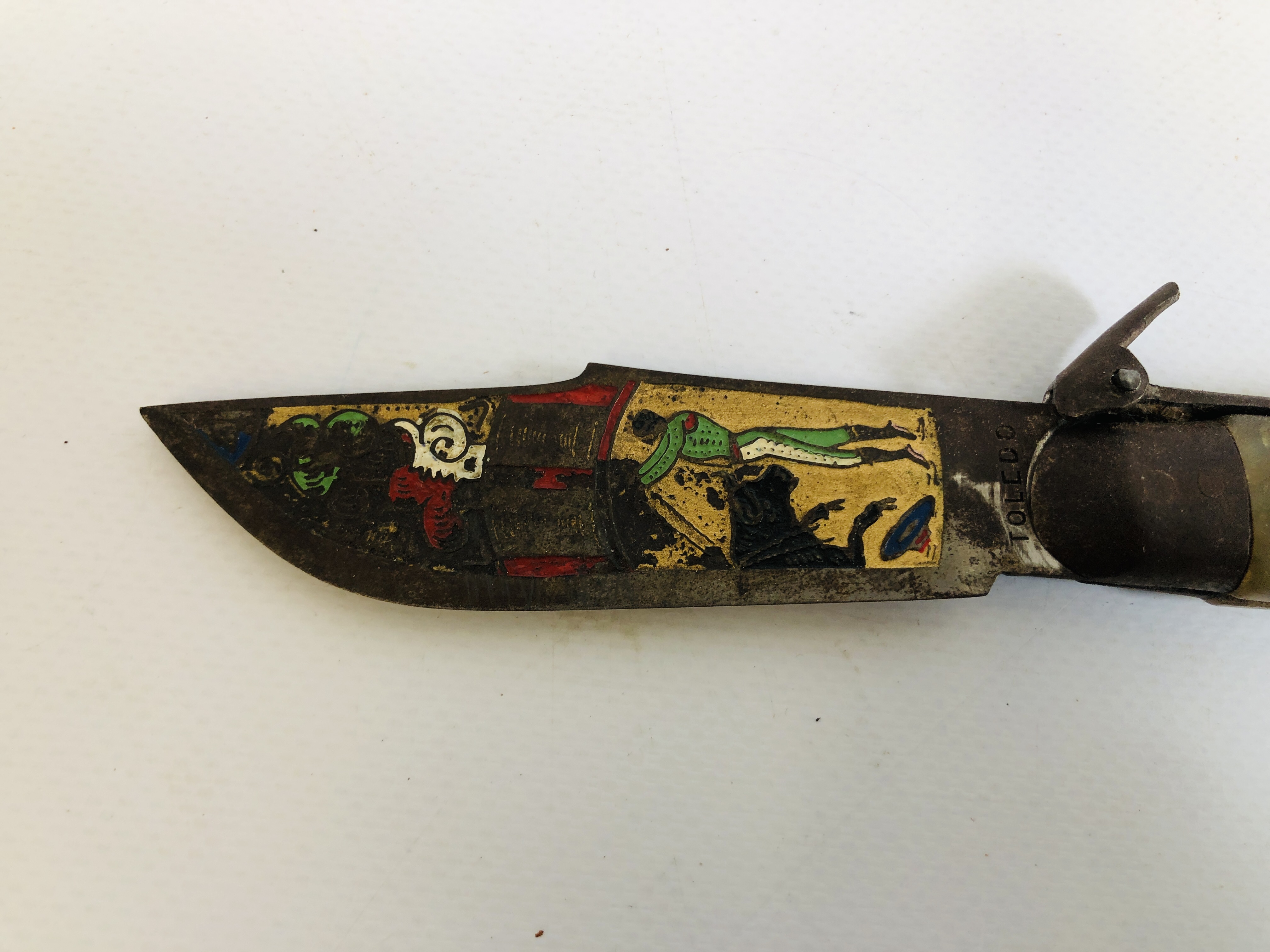 COLLECTION OF ASSORTED POCKET KNIVES TO INCLUDE MANY VINTAGE HORN HANDLED, ETC. - Image 8 of 10