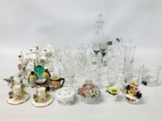 SELECTION OF GLASSWARE TO INCLUDE VINTAGE DRINKING GLASSES ETC ALONG WITH SELECTION OF AYNSLEY,