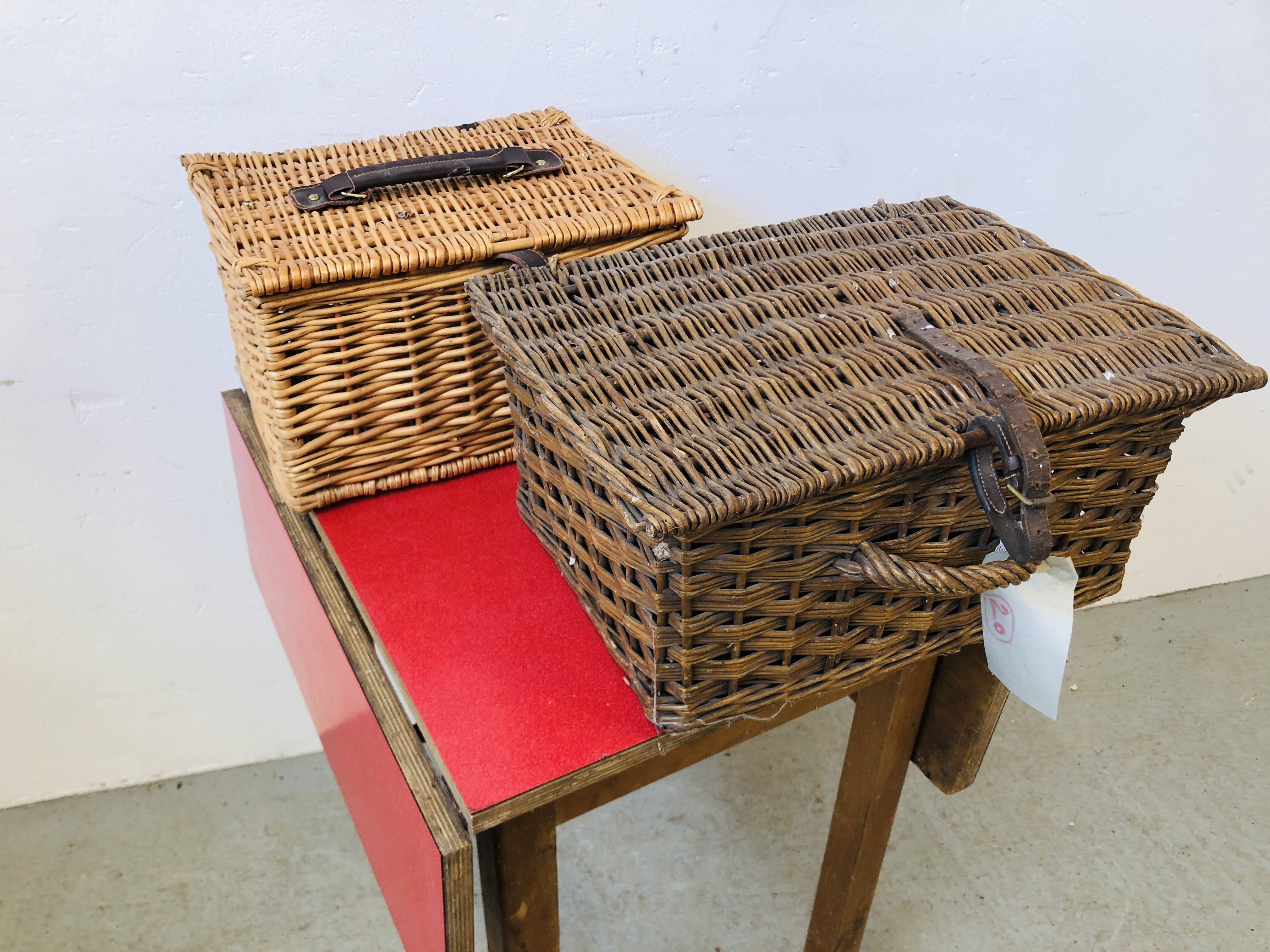 FORMICA DROP LEAF TABLE ALONG WITH TWO WICKER PICNIC BASKETS. - Image 6 of 6