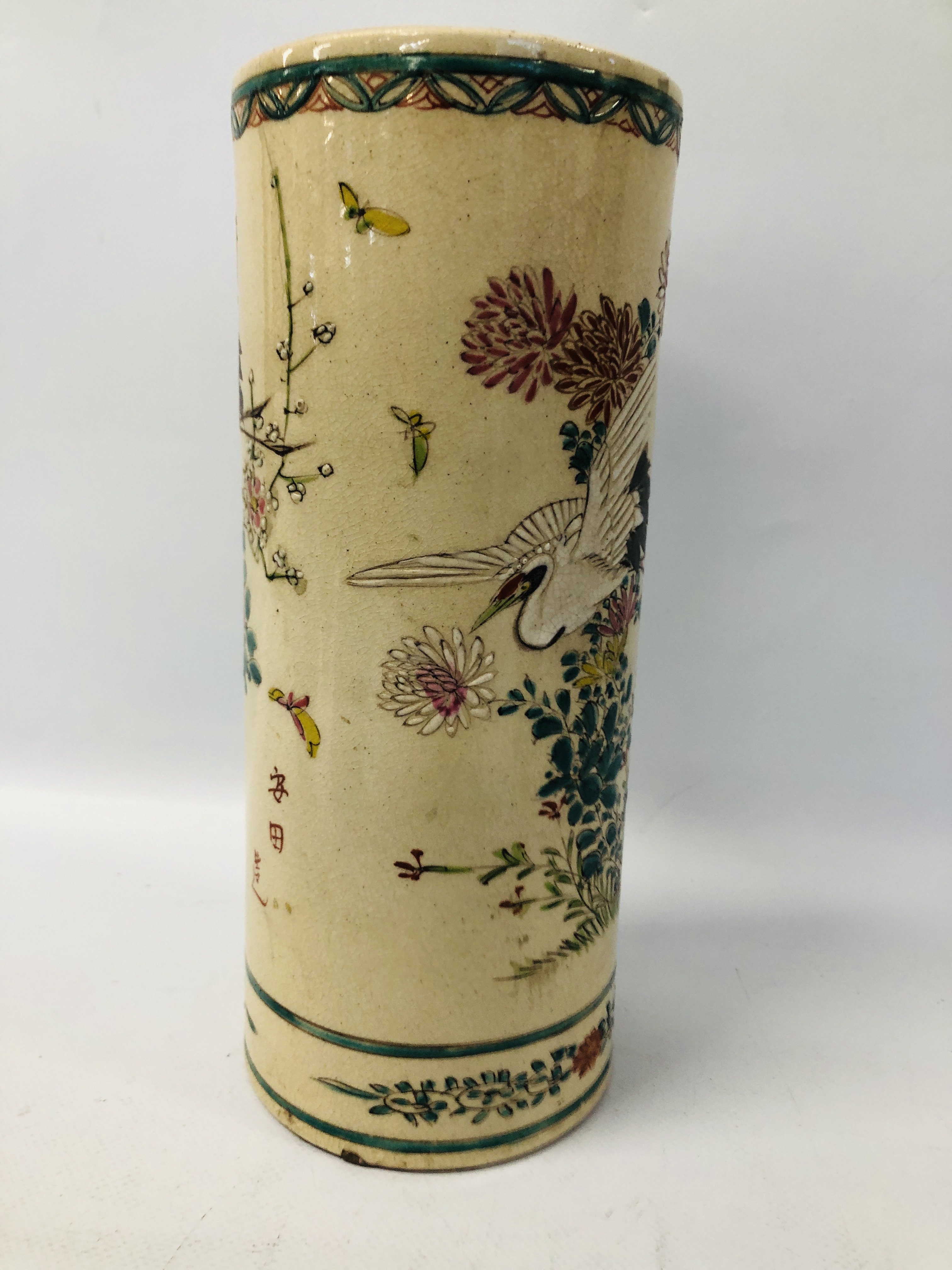 COLLECTION OF ORIENTAL CHINA TO INCLUDE A BLUE AND WHITE BALUSTER SHAPED VASE AND COVER (A/F), - Image 33 of 43
