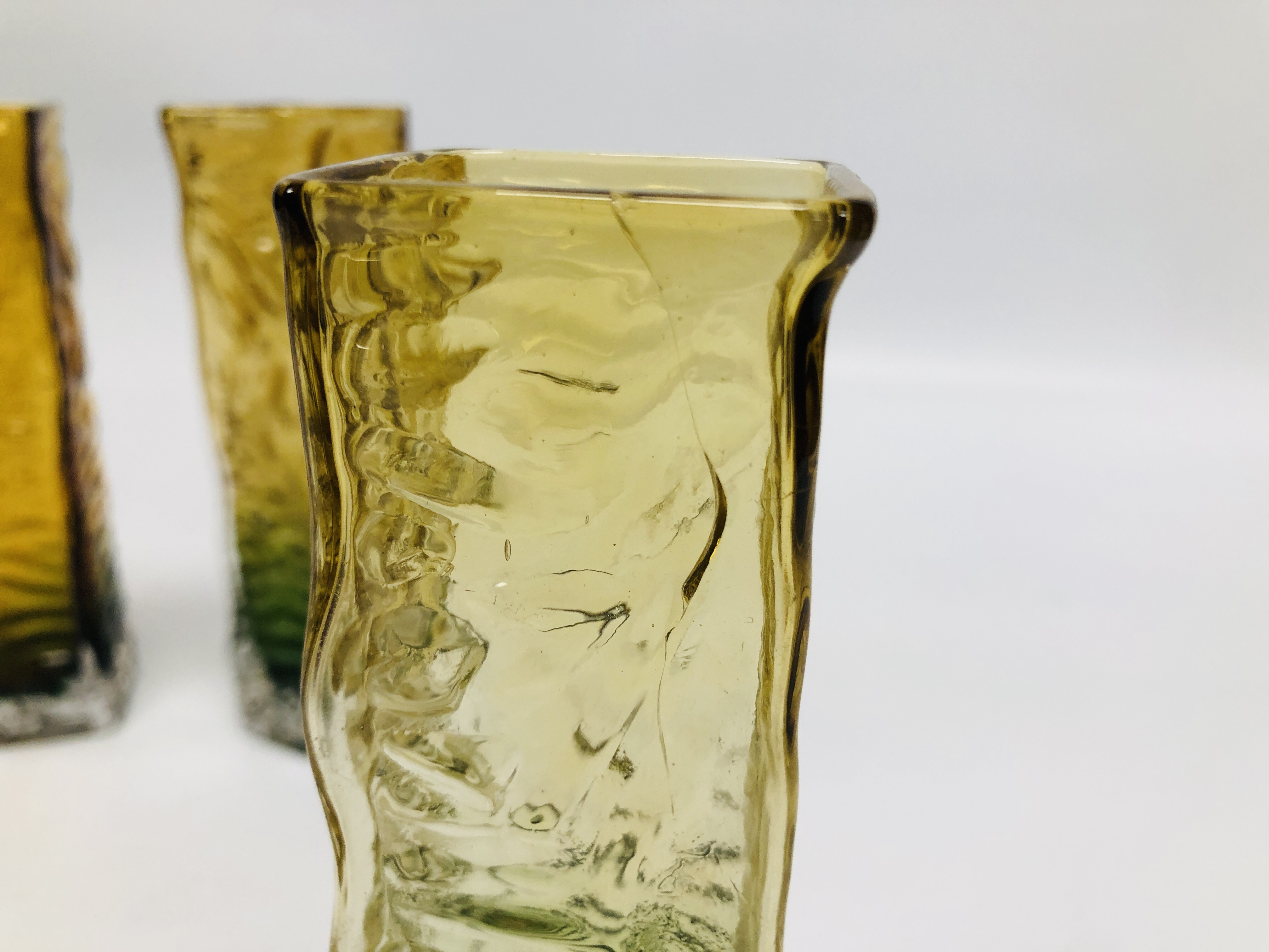 COLLECTION OF ART GLASS TO INCLUDE 3 TAGIMA STYLE VASES - Image 7 of 7