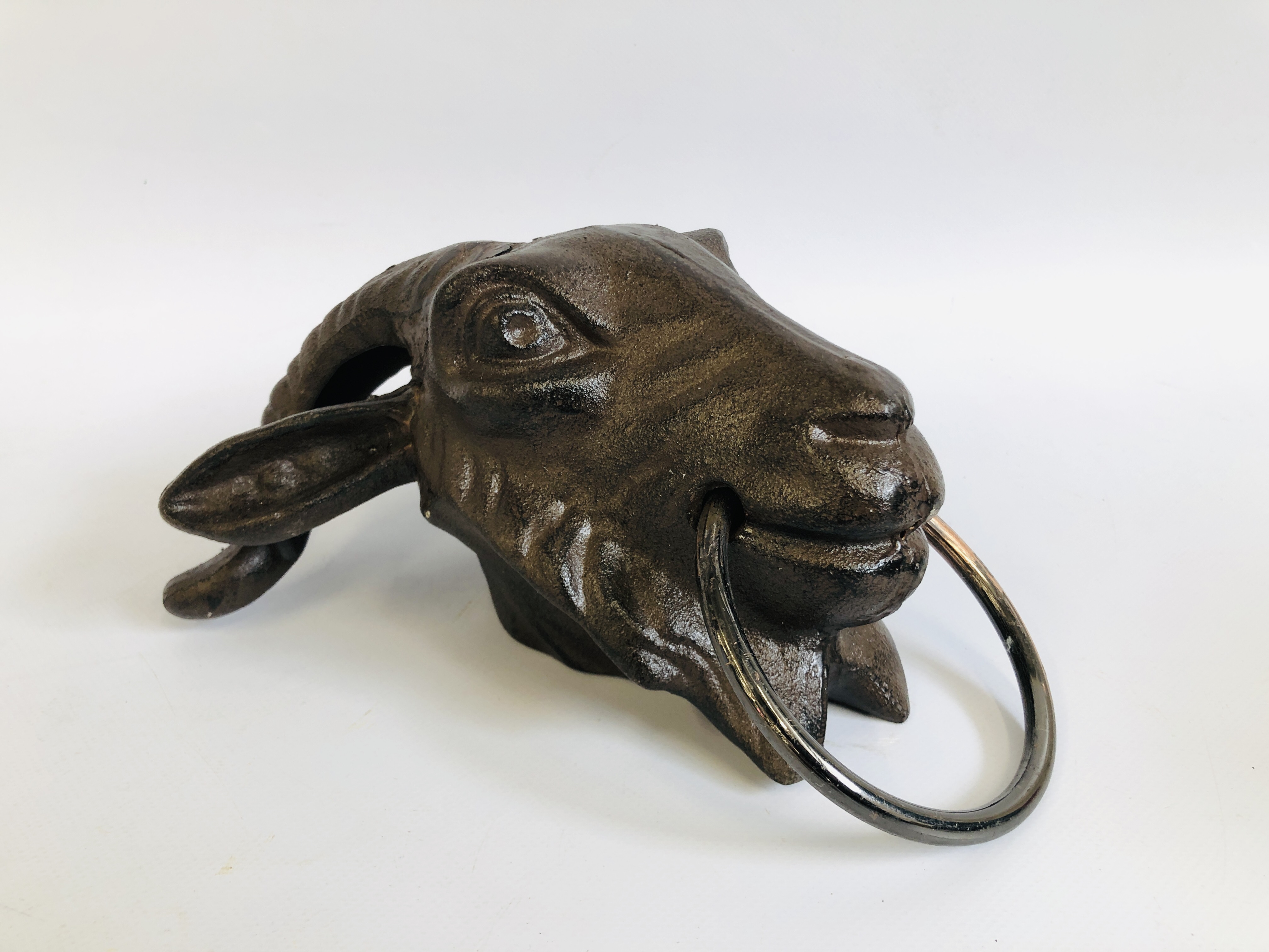 (R) GOAT HEAD WITH RING