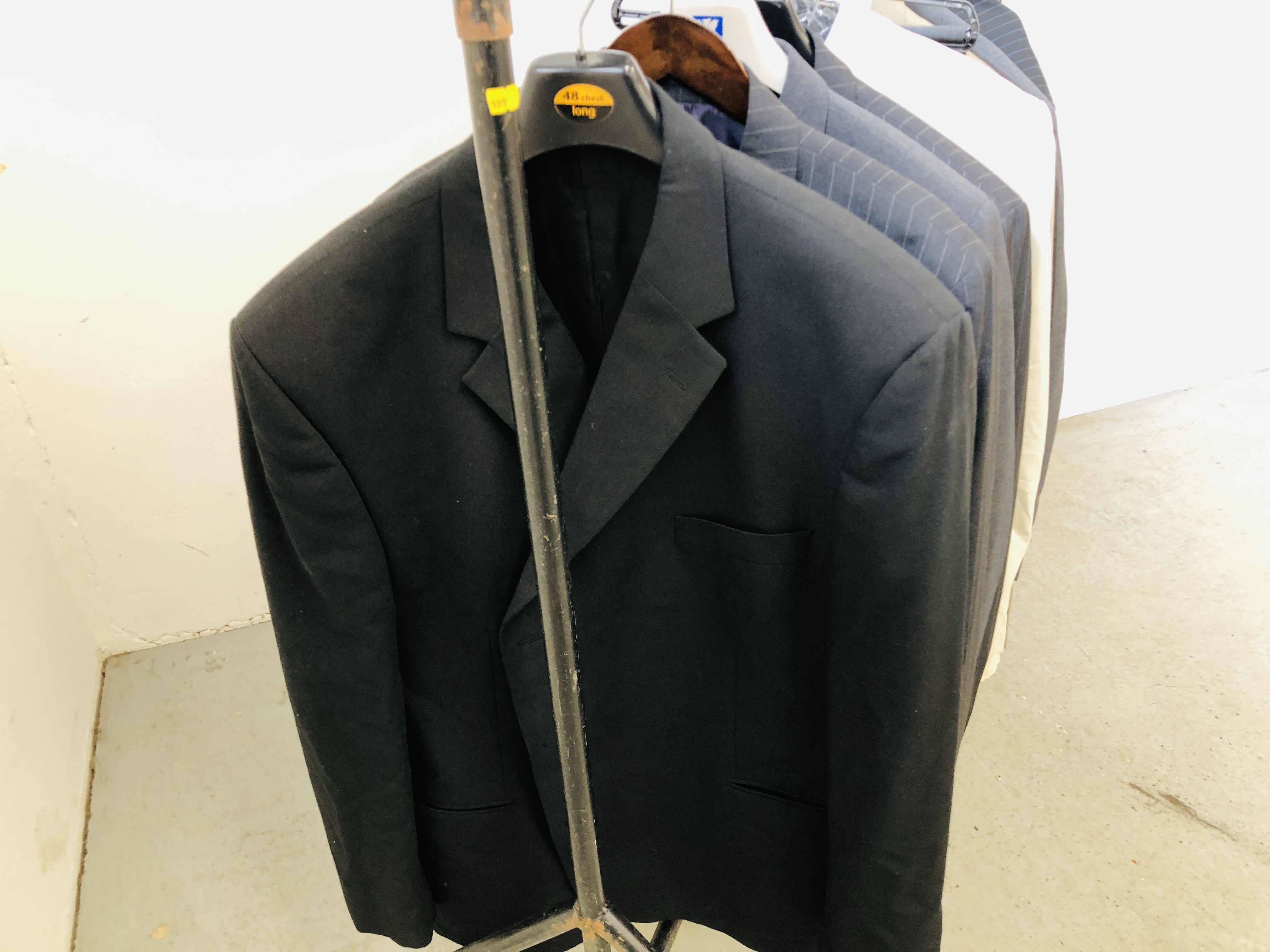 10 X ASSORTED MENS SUITS TO INCLUDE "GEORGE" AND "HENLEY AND KNIGHT", ETC. - Image 2 of 11