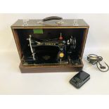 A VINTAGE SINGER SEWING MACHINE IN FITTED CASE ALONG WITH ACCESSORIES - COLLECTORS ITEM ONLY