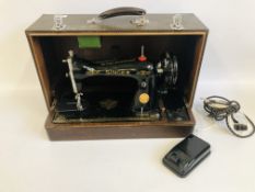 A VINTAGE SINGER SEWING MACHINE IN FITTED CASE ALONG WITH ACCESSORIES - COLLECTORS ITEM ONLY