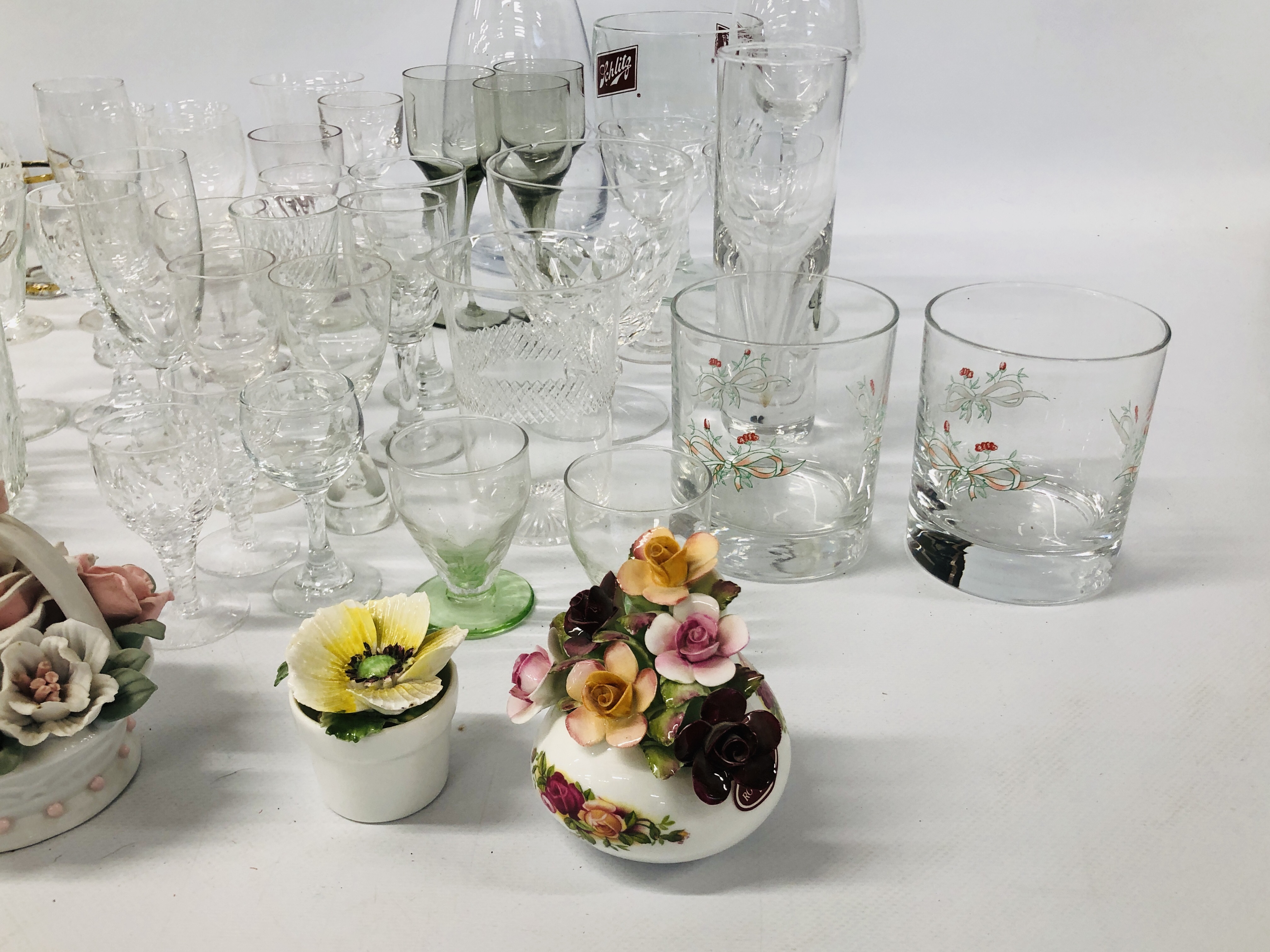 SELECTION OF GLASSWARE TO INCLUDE VINTAGE DRINKING GLASSES ETC ALONG WITH SELECTION OF AYNSLEY, - Image 18 of 32