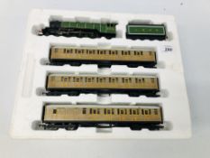 HORNBY 00 GAUGE FLYING SCOTSMAN 4472 LOCOMOTIVE AND TENDER ALONG WITH THREE LNER CARRIAGES