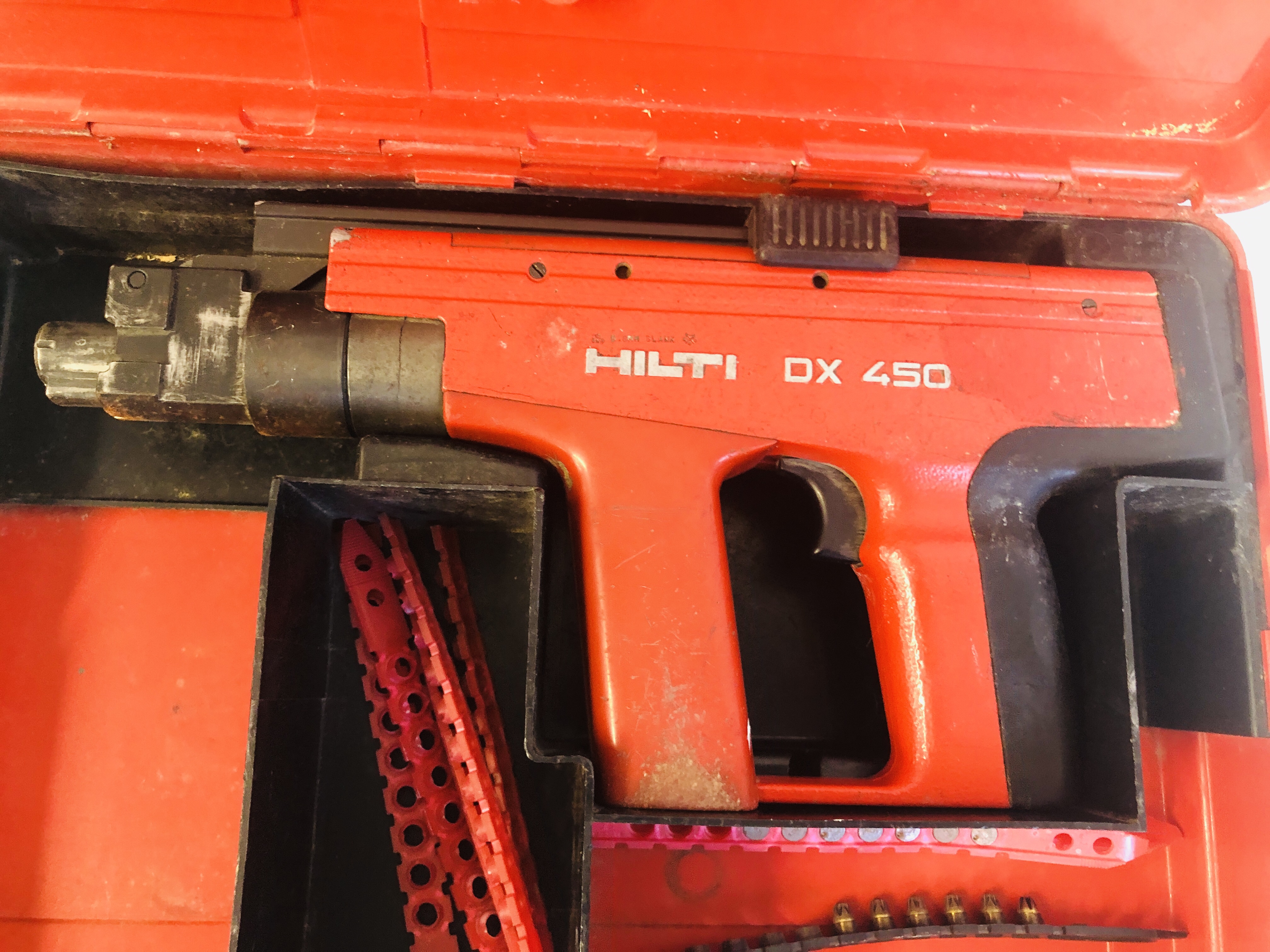 HILTI DX 450 NAIL GUN (BOXED) - SOLD AS SEEN - Image 2 of 4