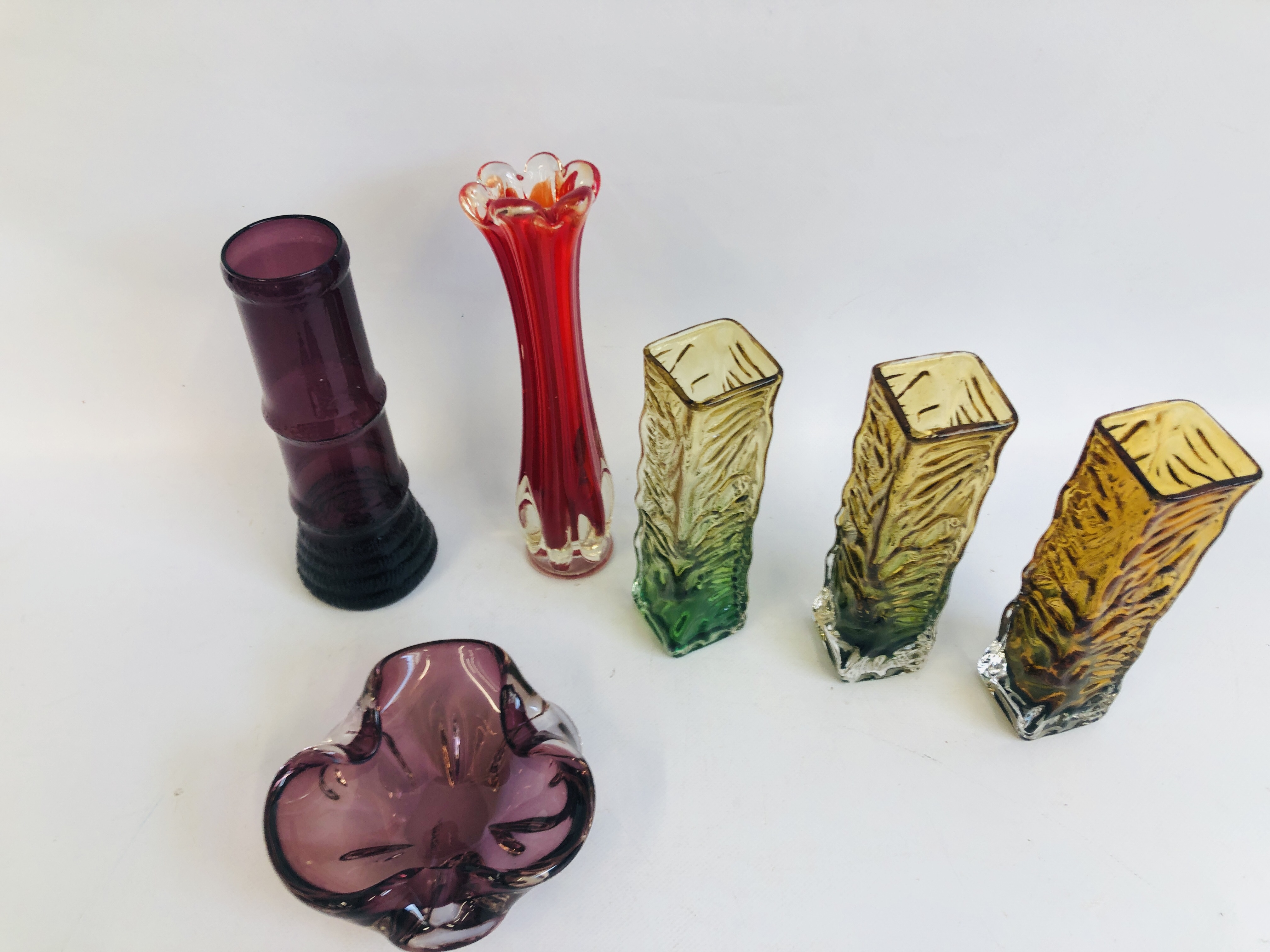 COLLECTION OF ART GLASS TO INCLUDE 3 TAGIMA STYLE VASES - Image 6 of 7