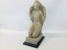 AN ART DECO FIGURE OF A CROUCHING NUDE WOMAN,