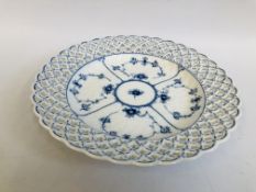 ROYAL COPENHAGEN BLUE FLUTED FULL LACE FLAT PLATE WITH PIERCED EDGE 638 D 25.6CM.