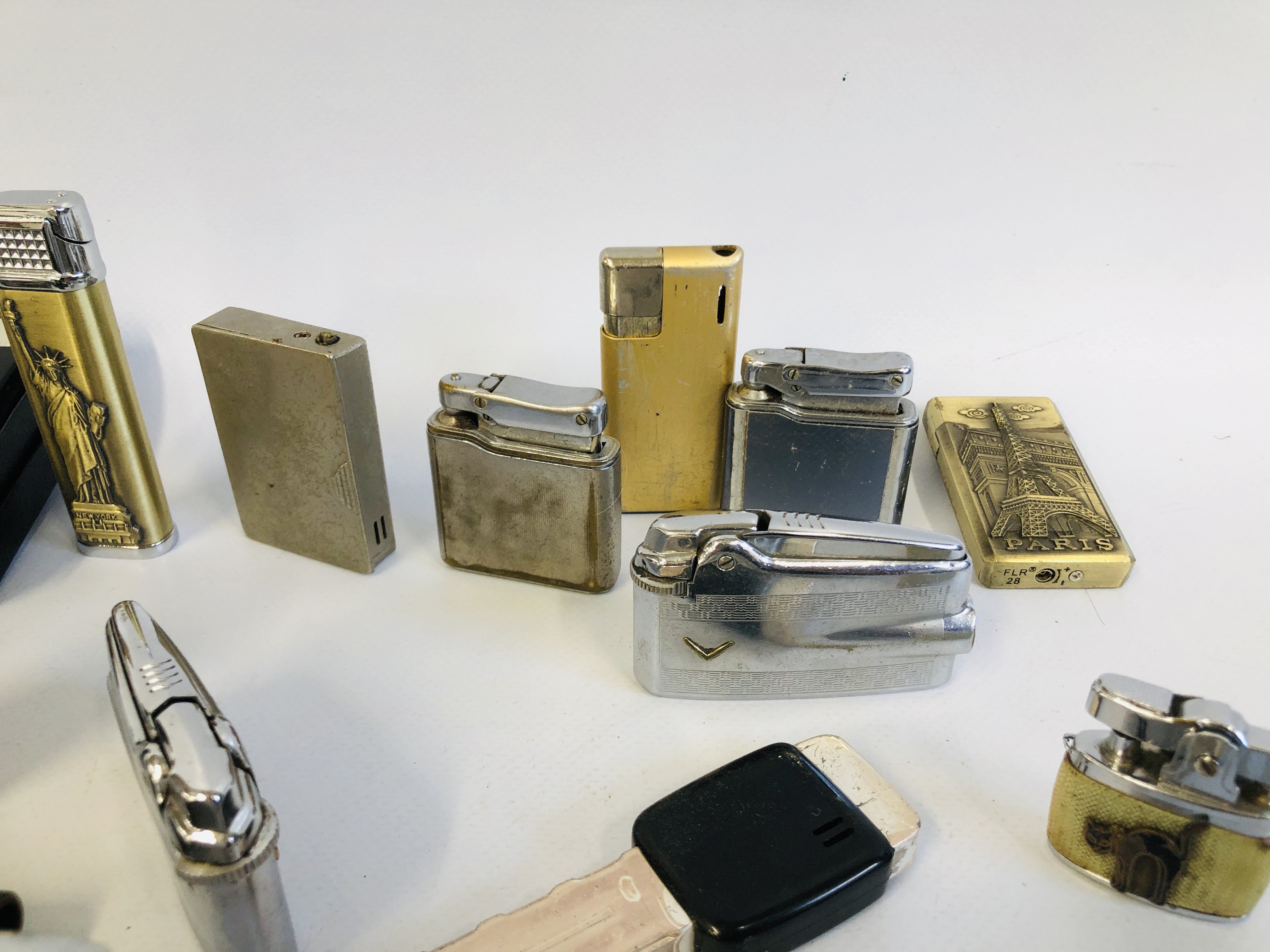 COLLECTION OF ASSORTED LIGHTERS TO INCLUDE MANY VINTAGE RONSON, ETC. - Image 4 of 5