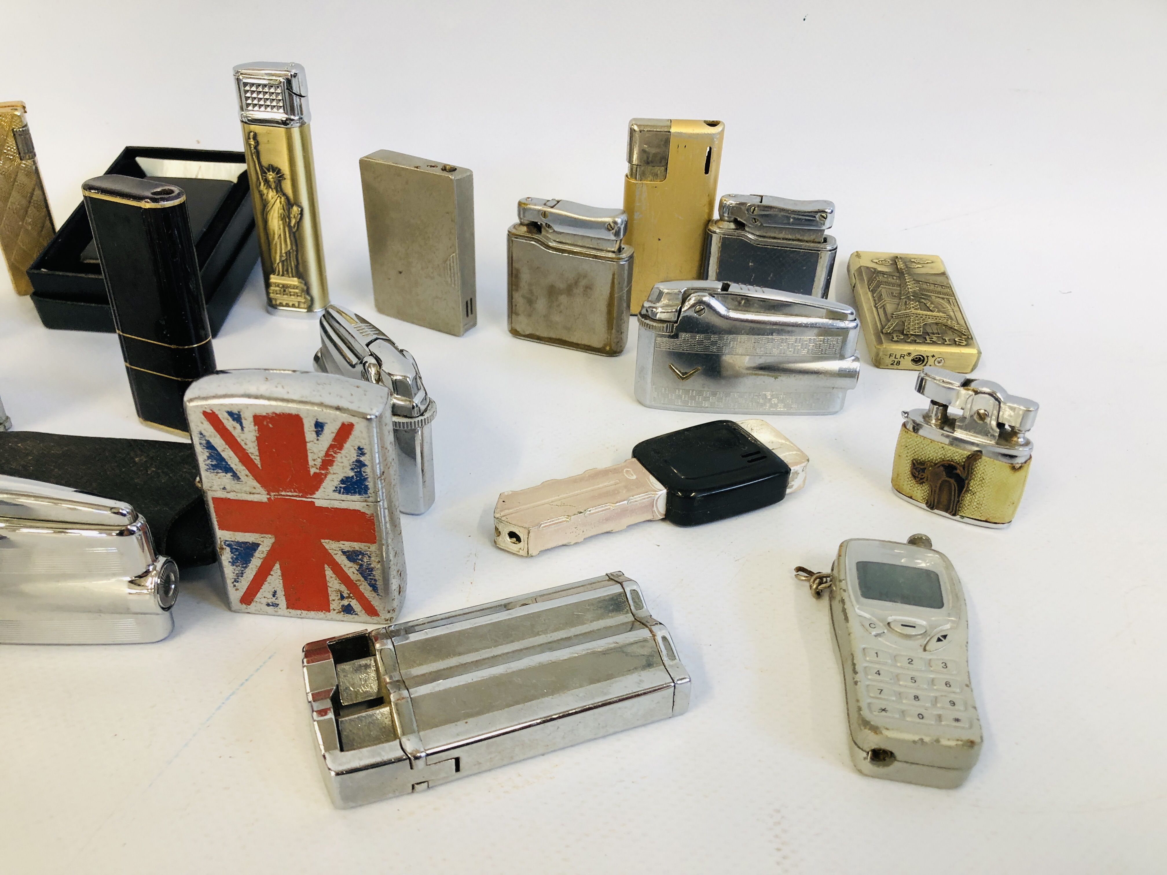 COLLECTION OF ASSORTED LIGHTERS TO INCLUDE MANY VINTAGE RONSON, ETC. - Image 5 of 5