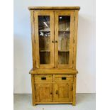 A GOOD QUALITY MODERN SOLID LIGHT OAK GLAZED TOPPED DRESSER W 98CM, D 43CM, H 202CM.