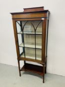 AN EDWARDIAN MAHOGANY GLAZED DISPLAY CABINET W 65CM, D 33CM, H 153CM.