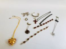 COLLECTION OF ASSORTED QUALITY COSTUME JEWELLERY TO INCLUDE A DESIGNER SILVER NECKLACE OF