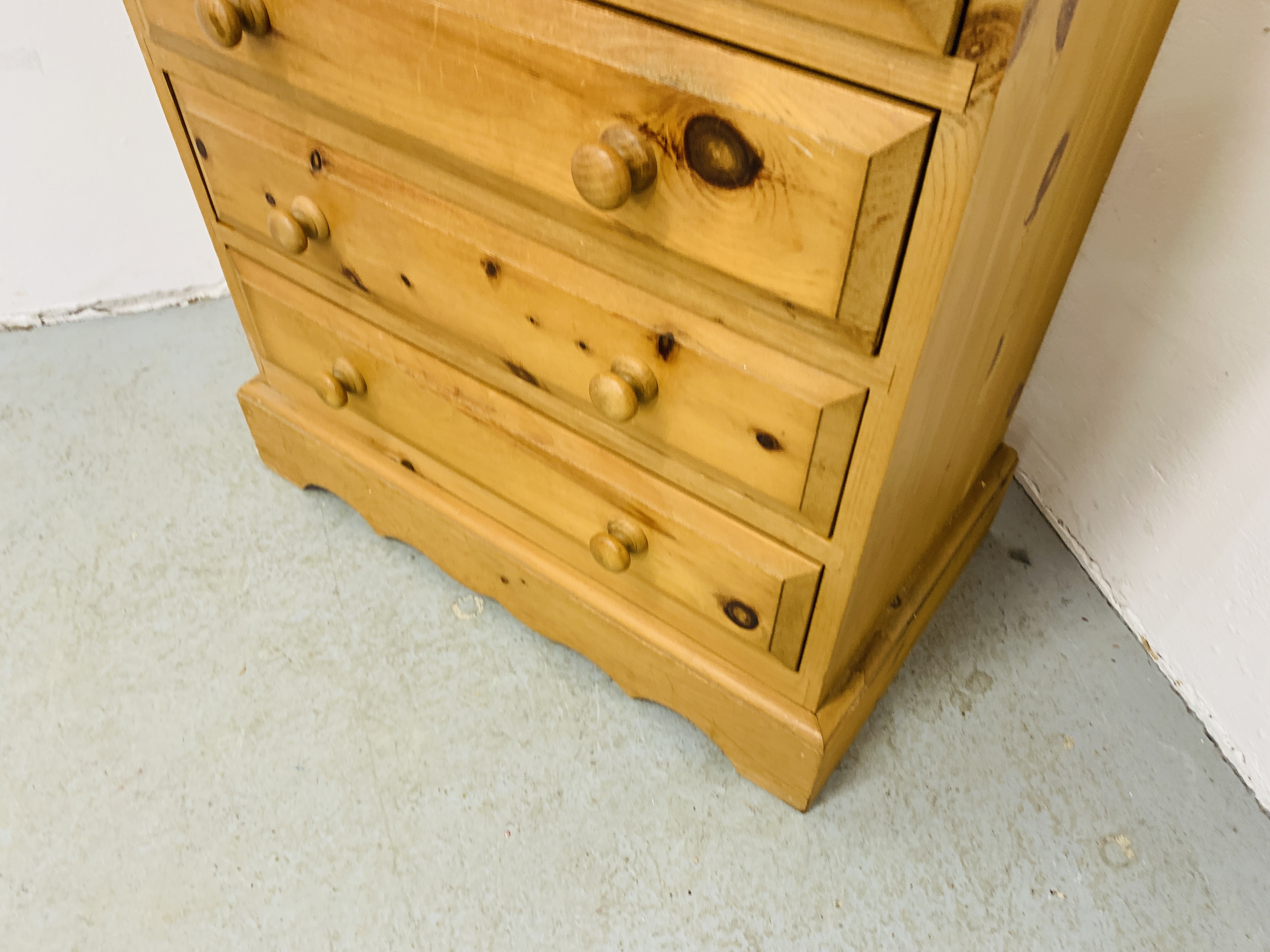 A SMALL SOLID PINE TWO OVER THREE DRAWER CHEST W 67CM, D 38CM, H 79CM. - Image 5 of 7