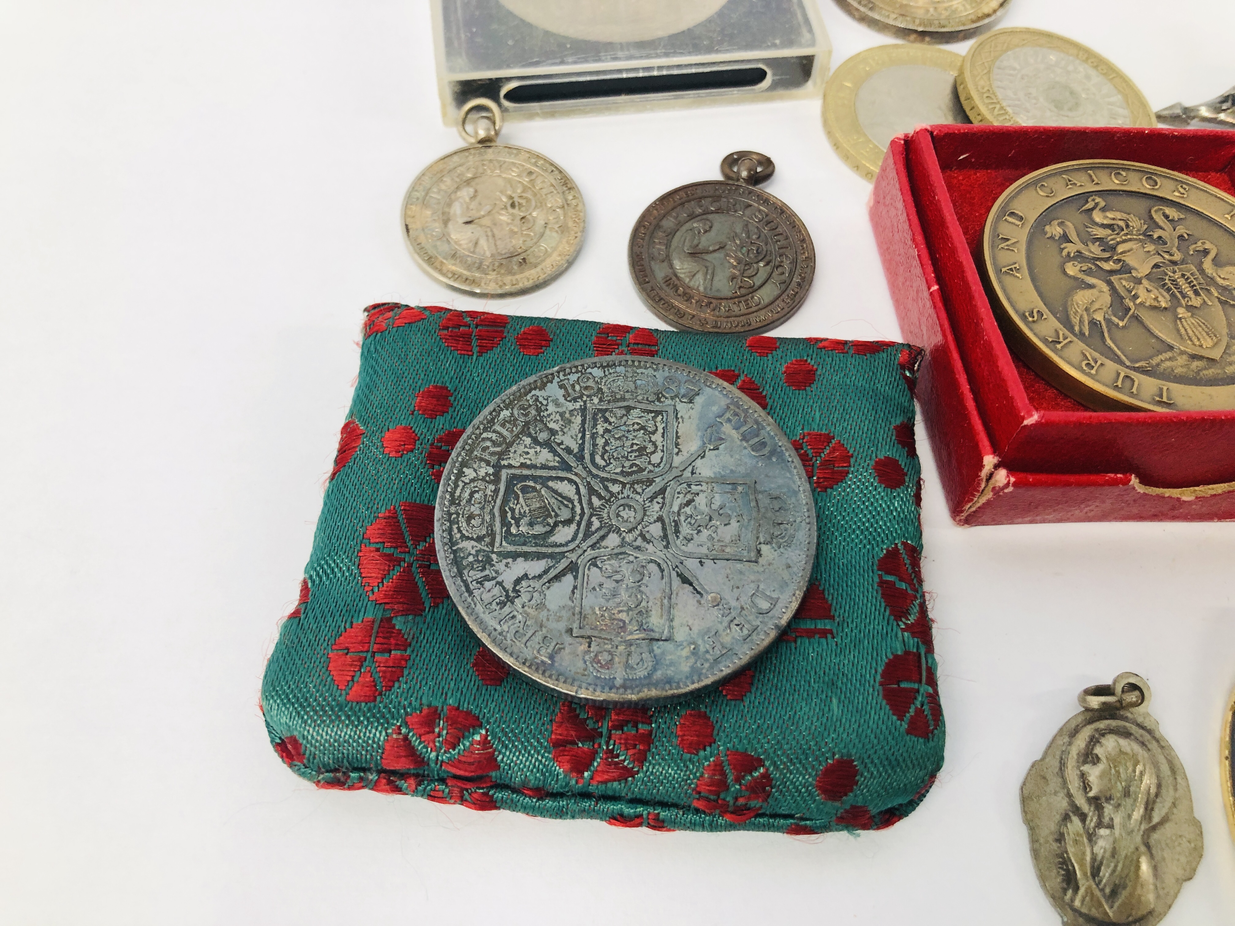 COLLECTION OF COINS AND MEDALS TO INCLUDE A SILVER 1887 DOUBLE FLORIN ETC. - Image 6 of 12