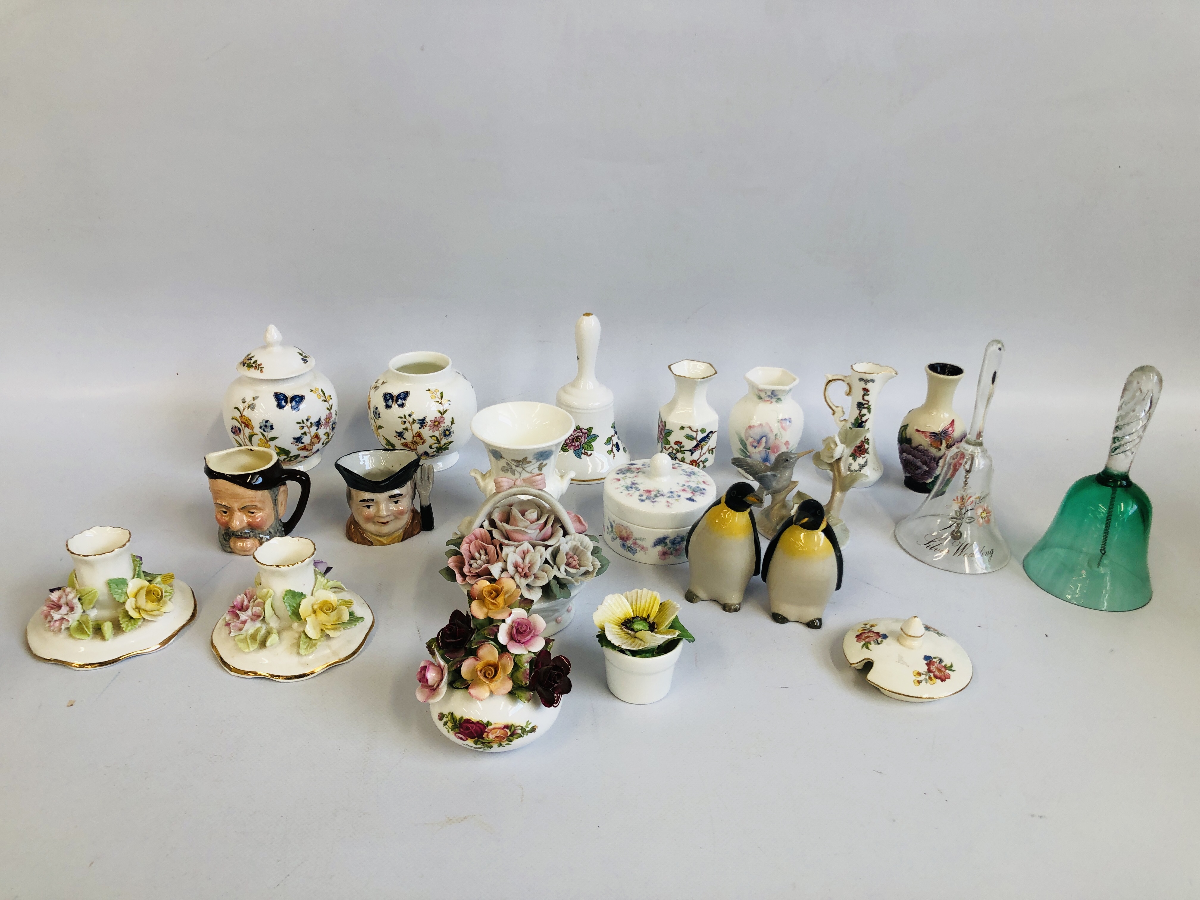 SELECTION OF GLASSWARE TO INCLUDE VINTAGE DRINKING GLASSES ETC ALONG WITH SELECTION OF AYNSLEY, - Image 24 of 32