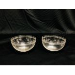 A PAIR OF FINGER BOWLS ENGRAVED WITH AN ARMORIAL OF A LADY, D 13CM.